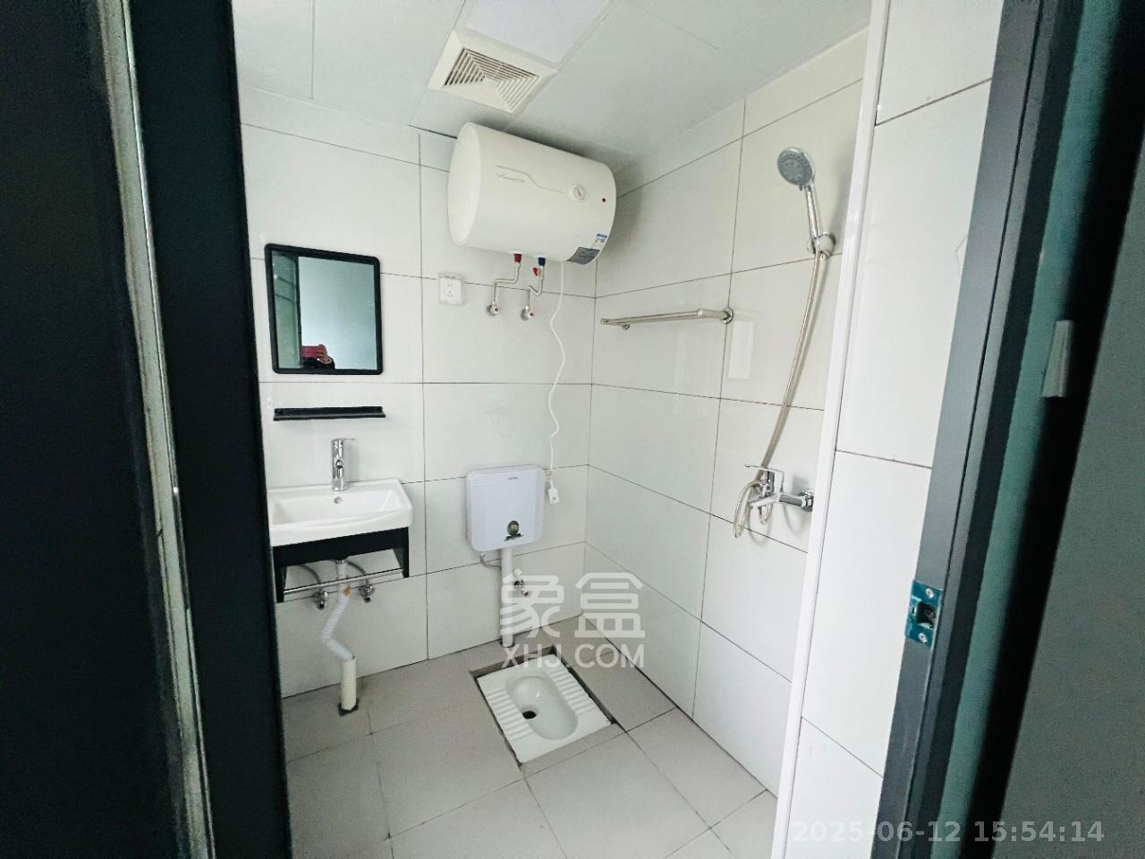 月畔湾  1室1厅1卫   1100.00元/月室内图