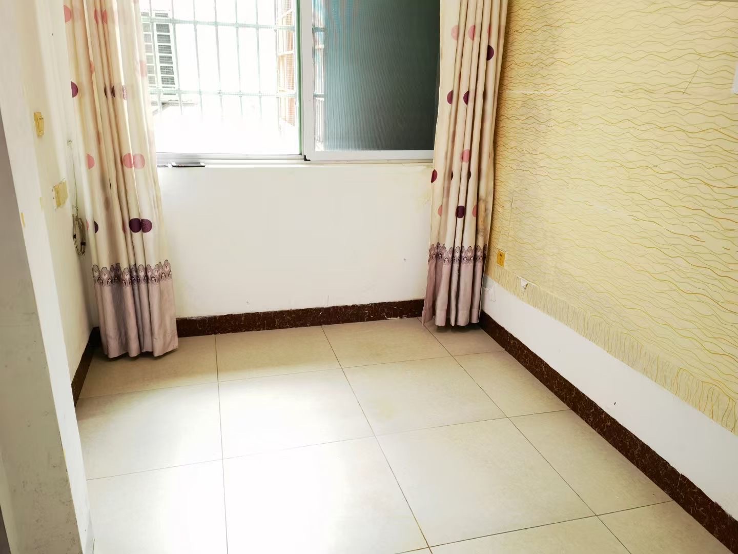 钟山大厦(义龙西路中山大厦) 1室2厅1卫 28.0万 钟山大厦(义龙西路中山大厦) 1室2厅1卫 28.0万客厅