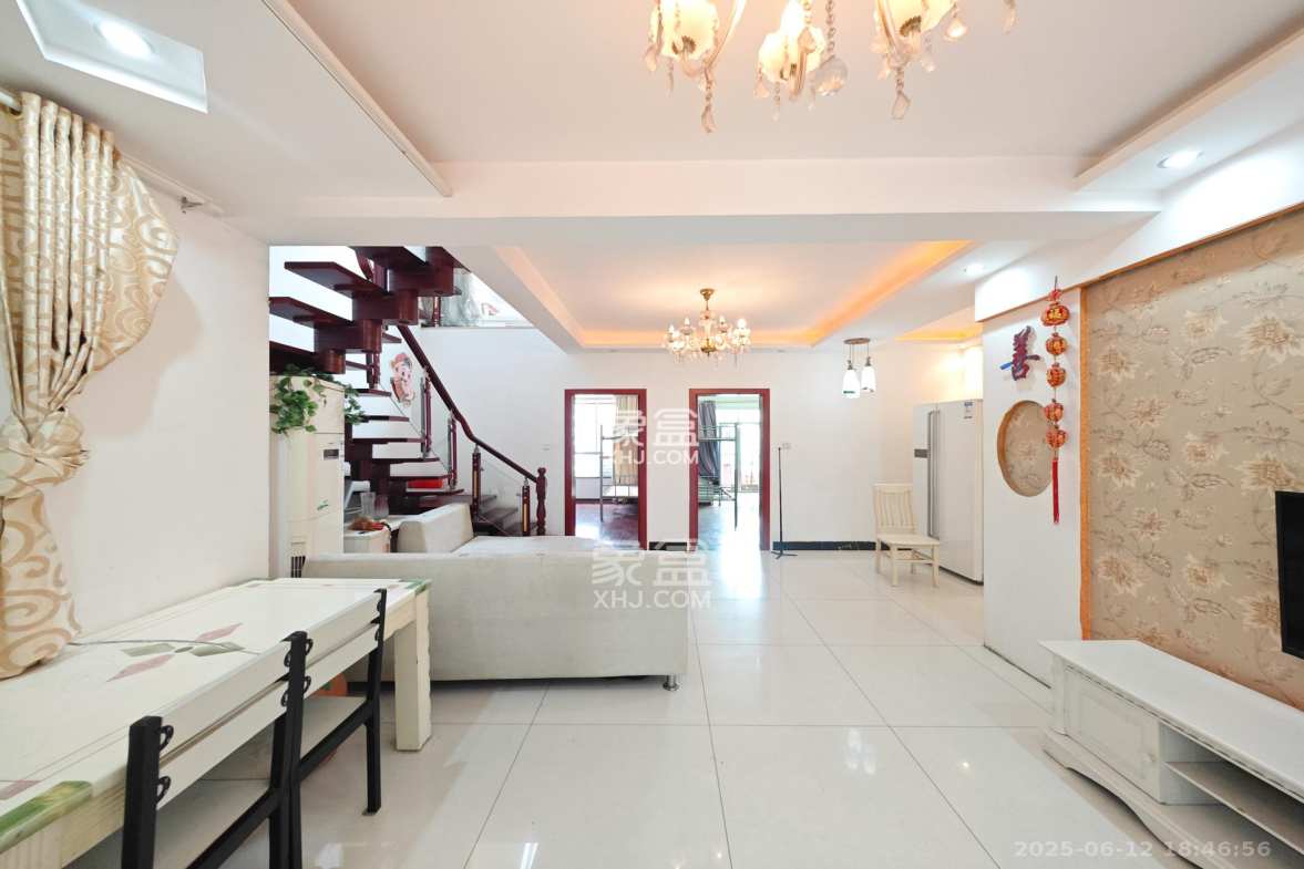 莲湖汽配城  4室2厅1卫    70.0万 莲湖汽配城  4室2厅1卫    70.0万客厅