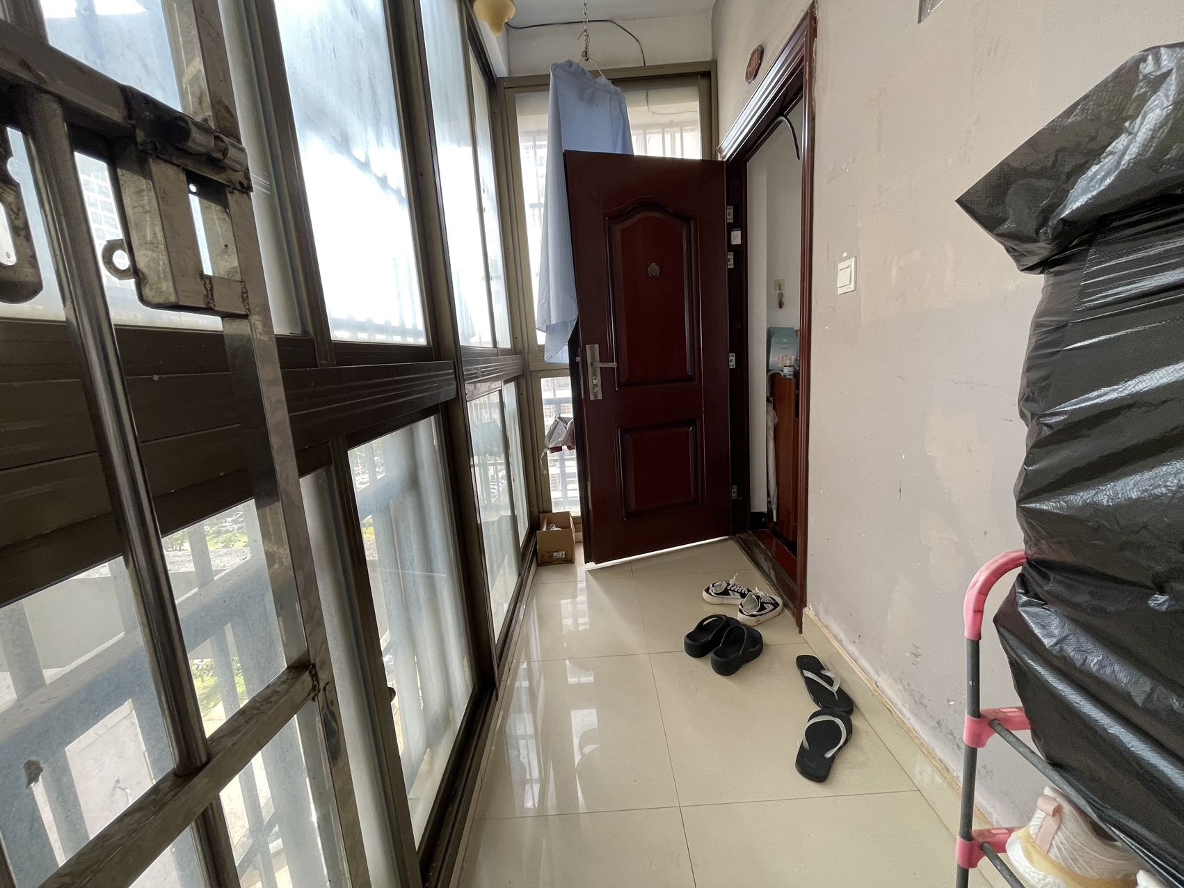 凤翔花园(A区) 2室2厅1卫 75.0万 凤翔花园(A区) 2室2厅1卫 75.0万客厅