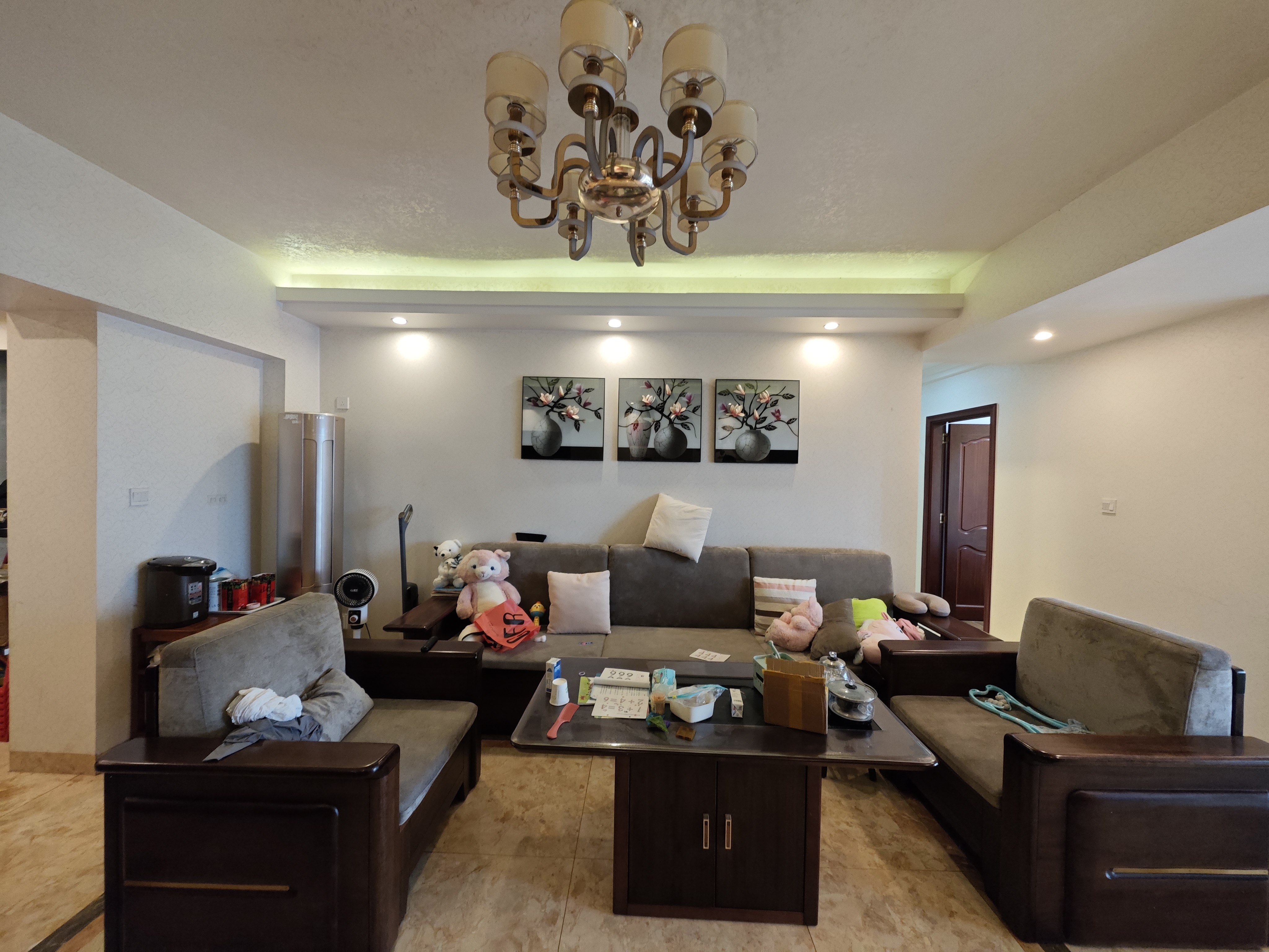 星华佳园 3室2厅2卫 215.00万 星华佳园 3室2厅2卫 215.00万客厅