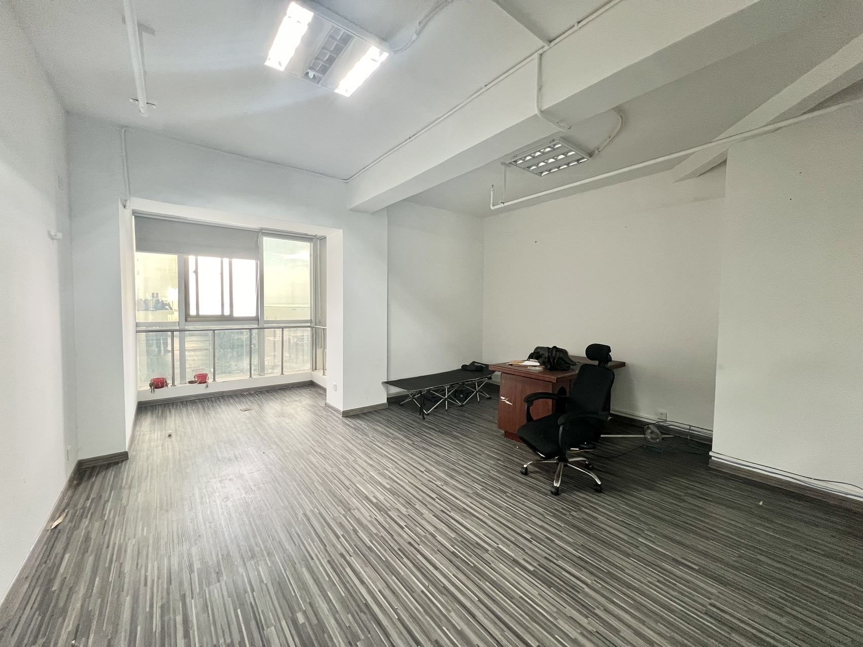 华信大厦 1室0厅0卫 10000.0元/月 华信大厦 1室0厅0卫 10000.0元/月室内图