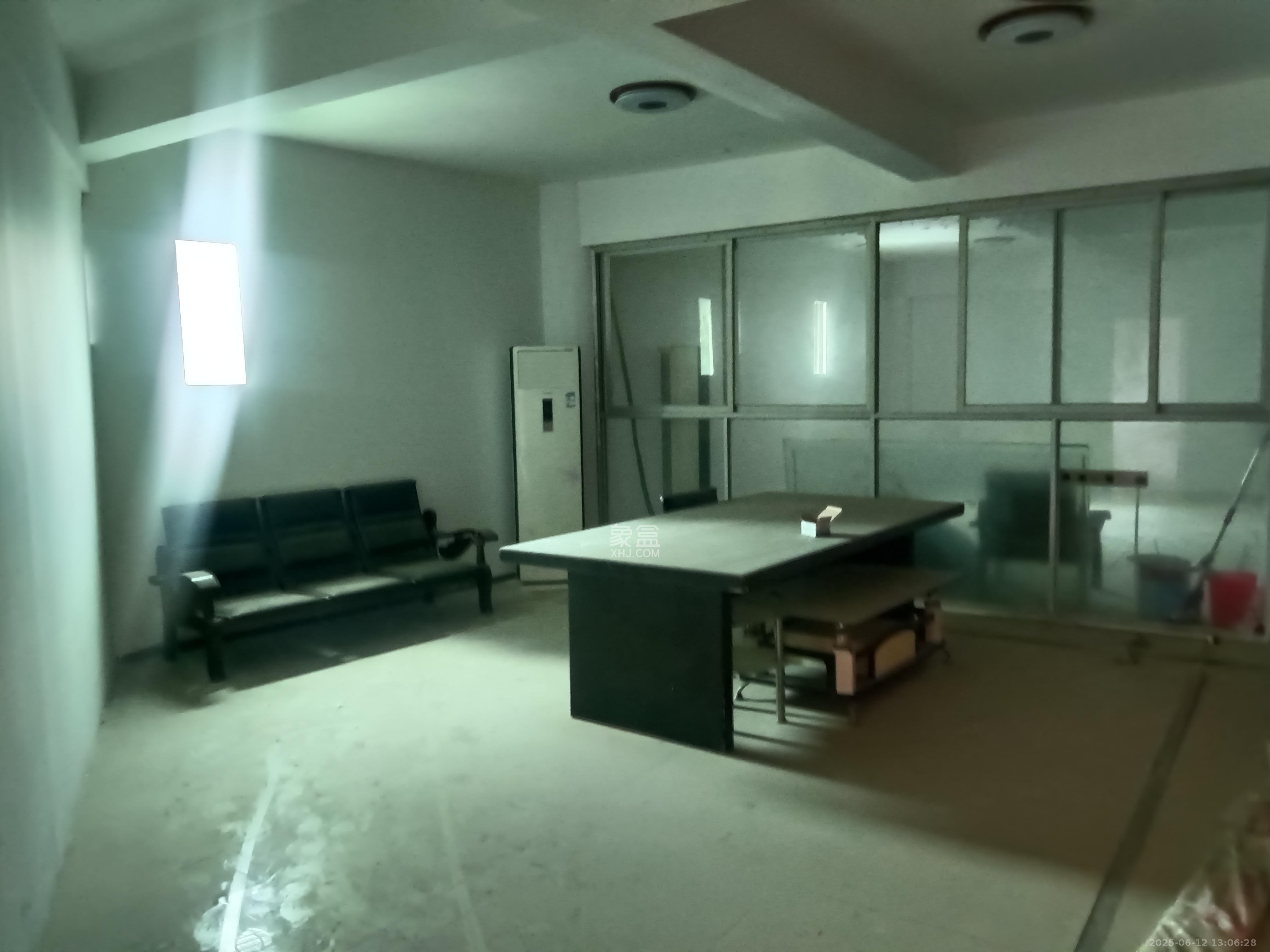 鸿景苑 3室2厅1卫 7000.0元/月 鸿景苑 3室2厅1卫 7000.0元/月室内图