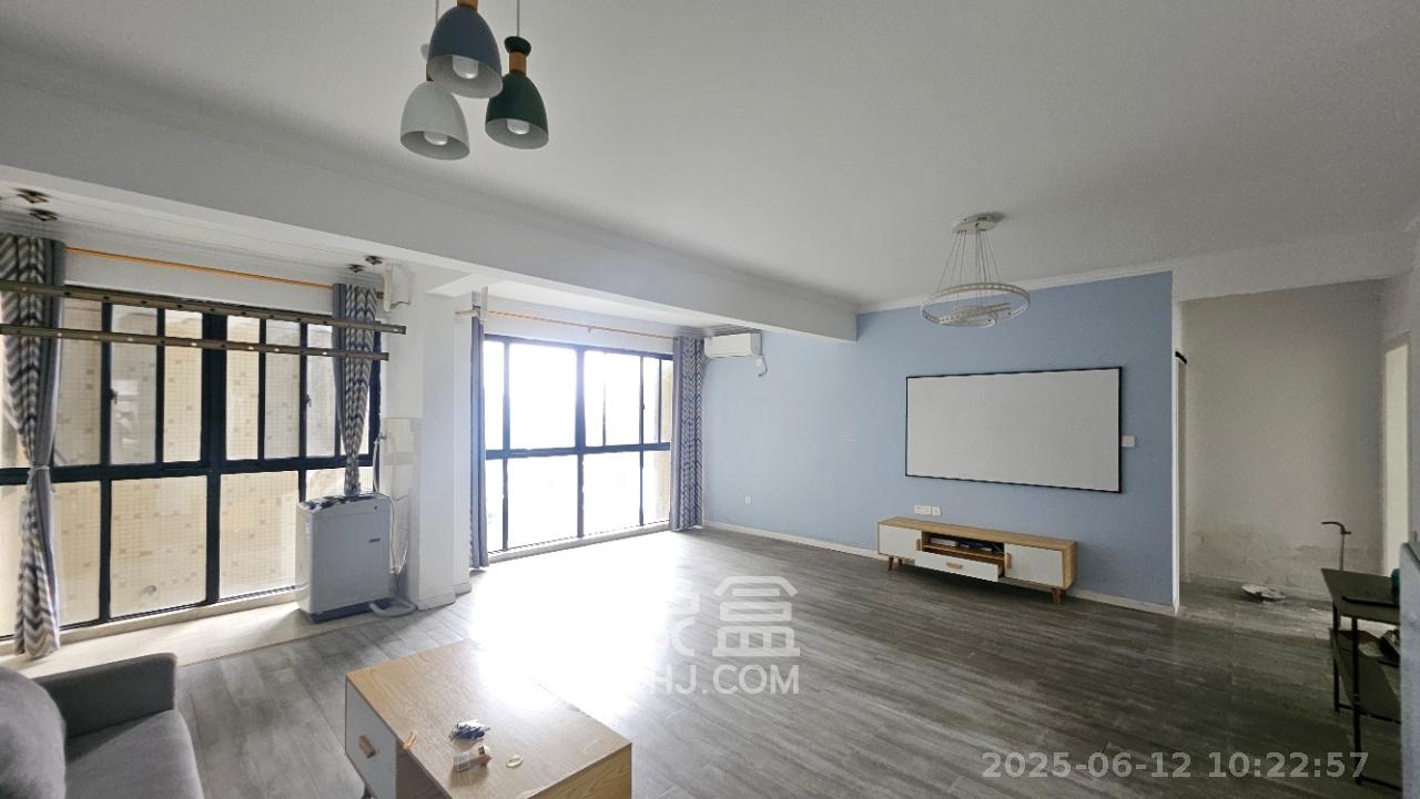 庄园心伽泊 1室2厅1卫 2600.0元/月 庄园心伽泊 1室2厅1卫 2600.0元/月室内图