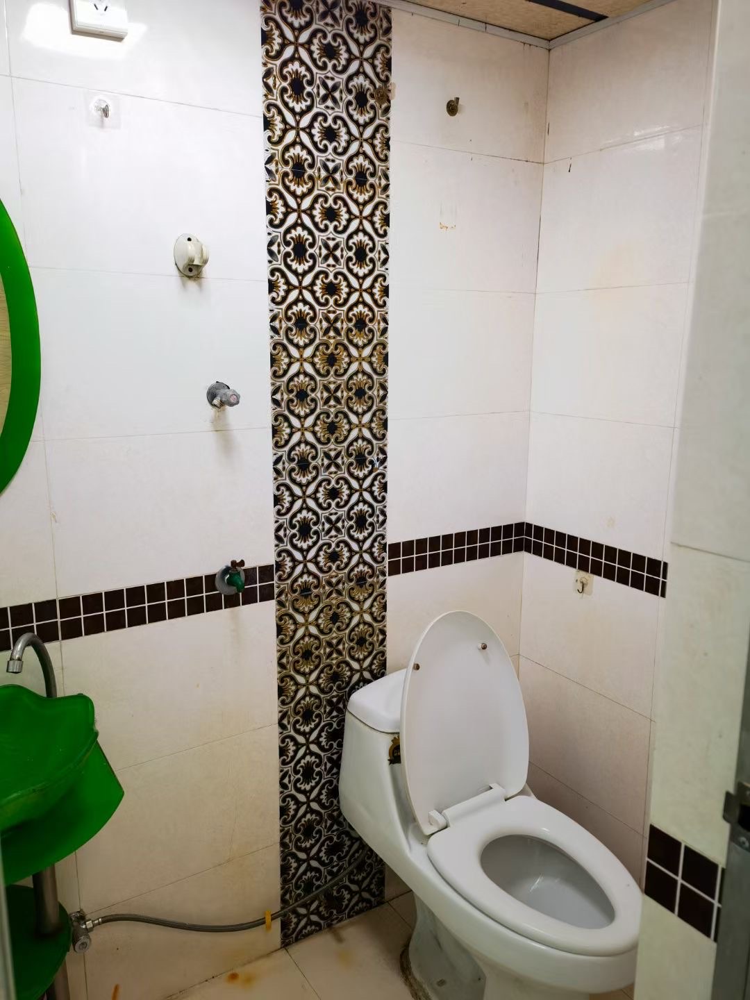 钟山大厦(义龙西路中山大厦) 1室2厅1卫 28.0万 钟山大厦(义龙西路中山大厦) 1室2厅1卫 28.0万客厅