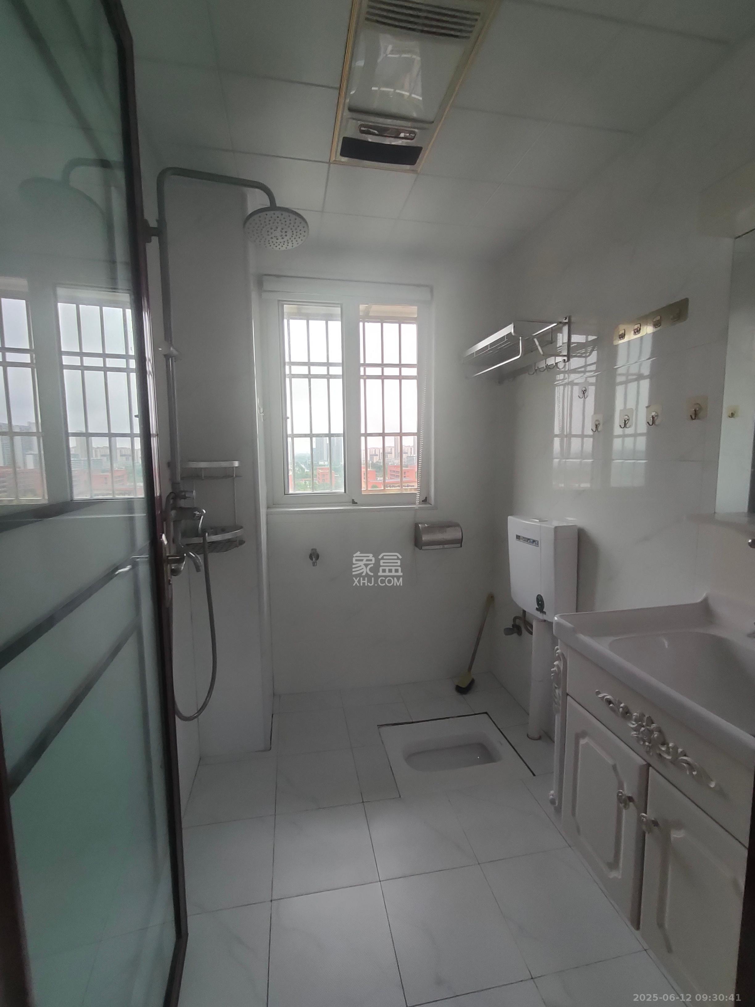 嘉顺苑 4室2厅1卫 2100.0元/月 嘉顺苑 4室2厅1卫 2100.0元/月室内图