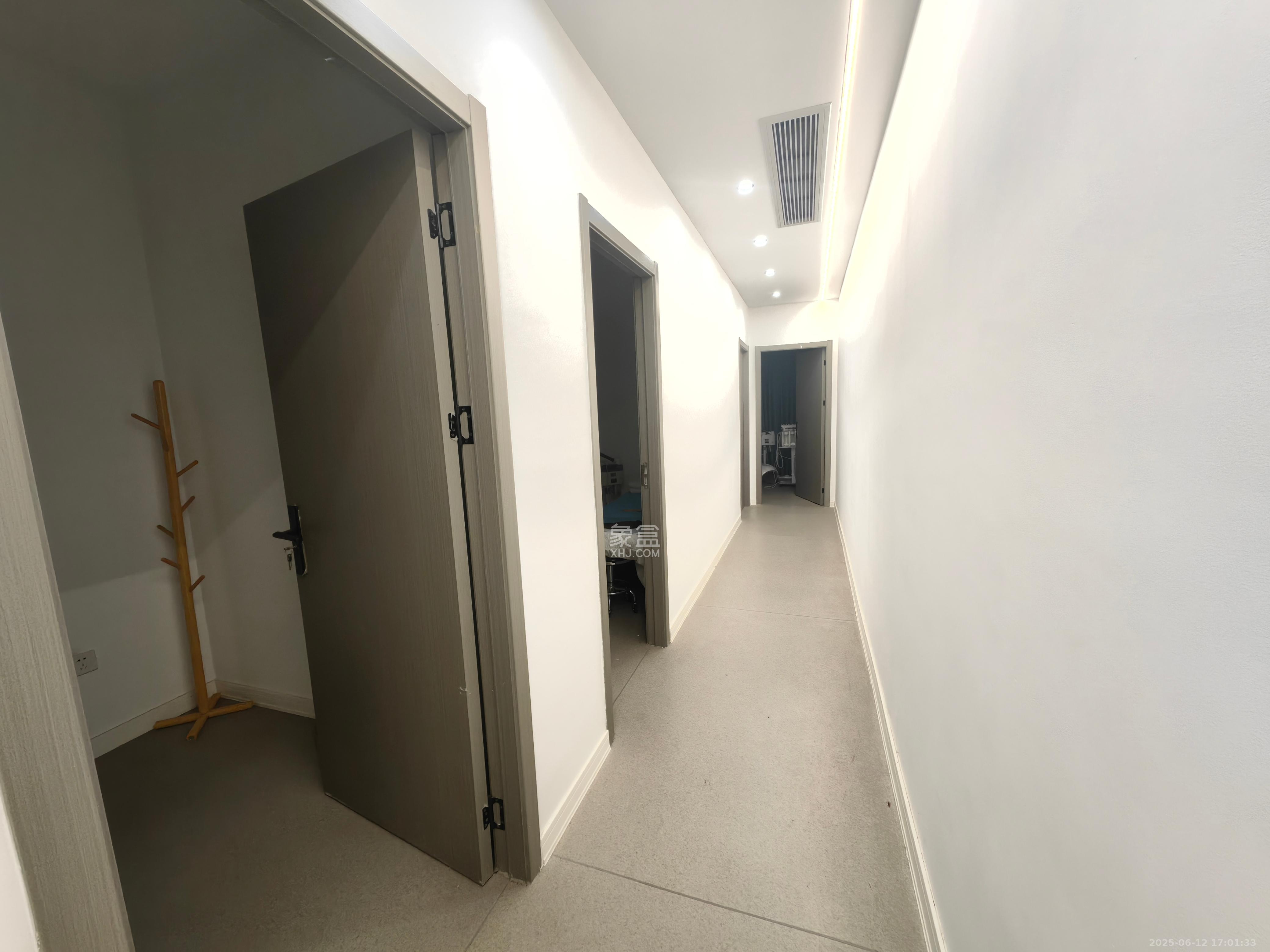 华润凤凰城三期   139.0㎡     9000.00元/月室内图