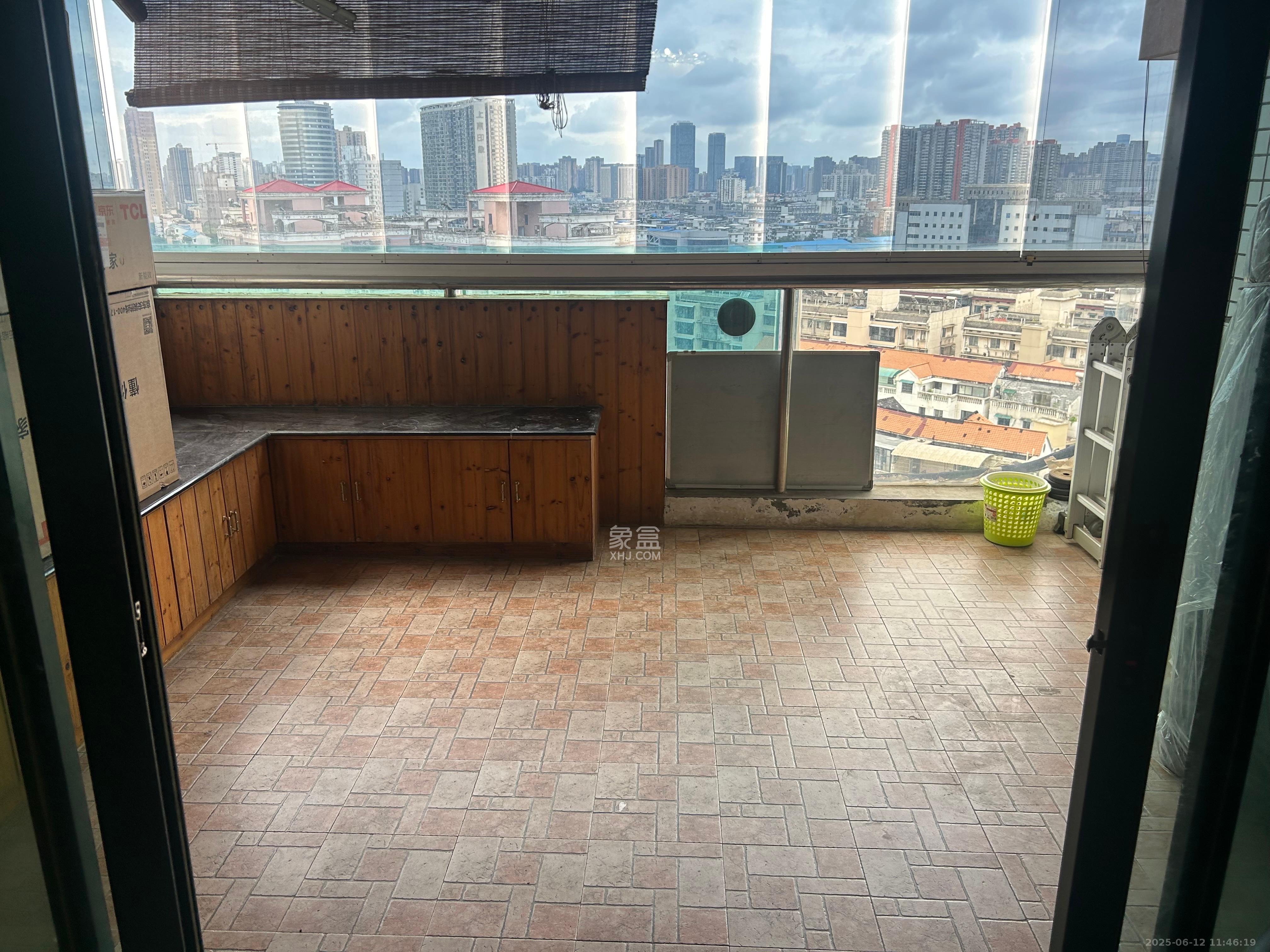 王府花园 3室2厅2卫 2600.0元/月 王府花园 3室2厅2卫 2600.0元/月室内图