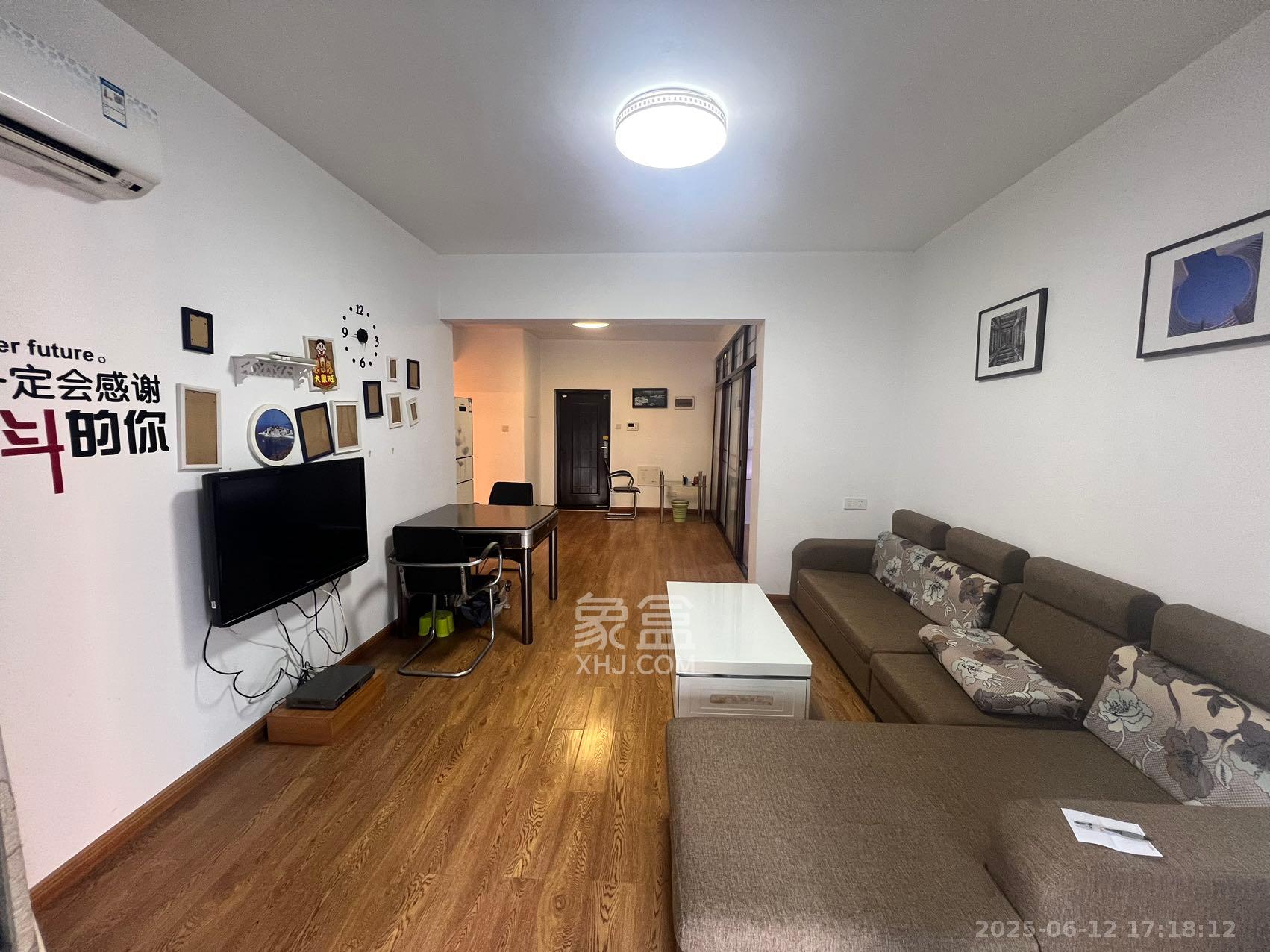 富兴嘉城(富兴汇中央) 2室2厅1卫 2500.0元/月 富兴嘉城(富兴汇中央) 2室2厅1卫 2500.0元/月室内图