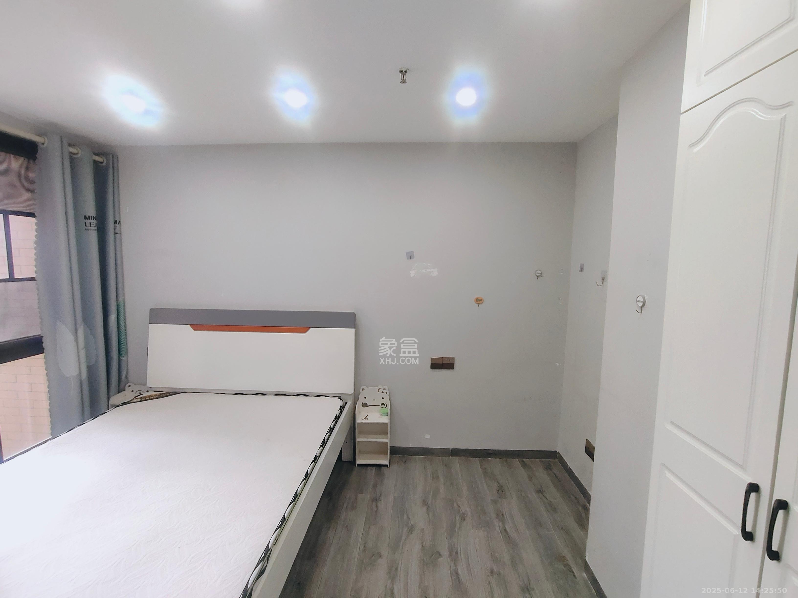 鑫远御文台一期 2室2厅1卫 1800.0元/月 鑫远御文台一期 2室2厅1卫 1800.0元/月室内图