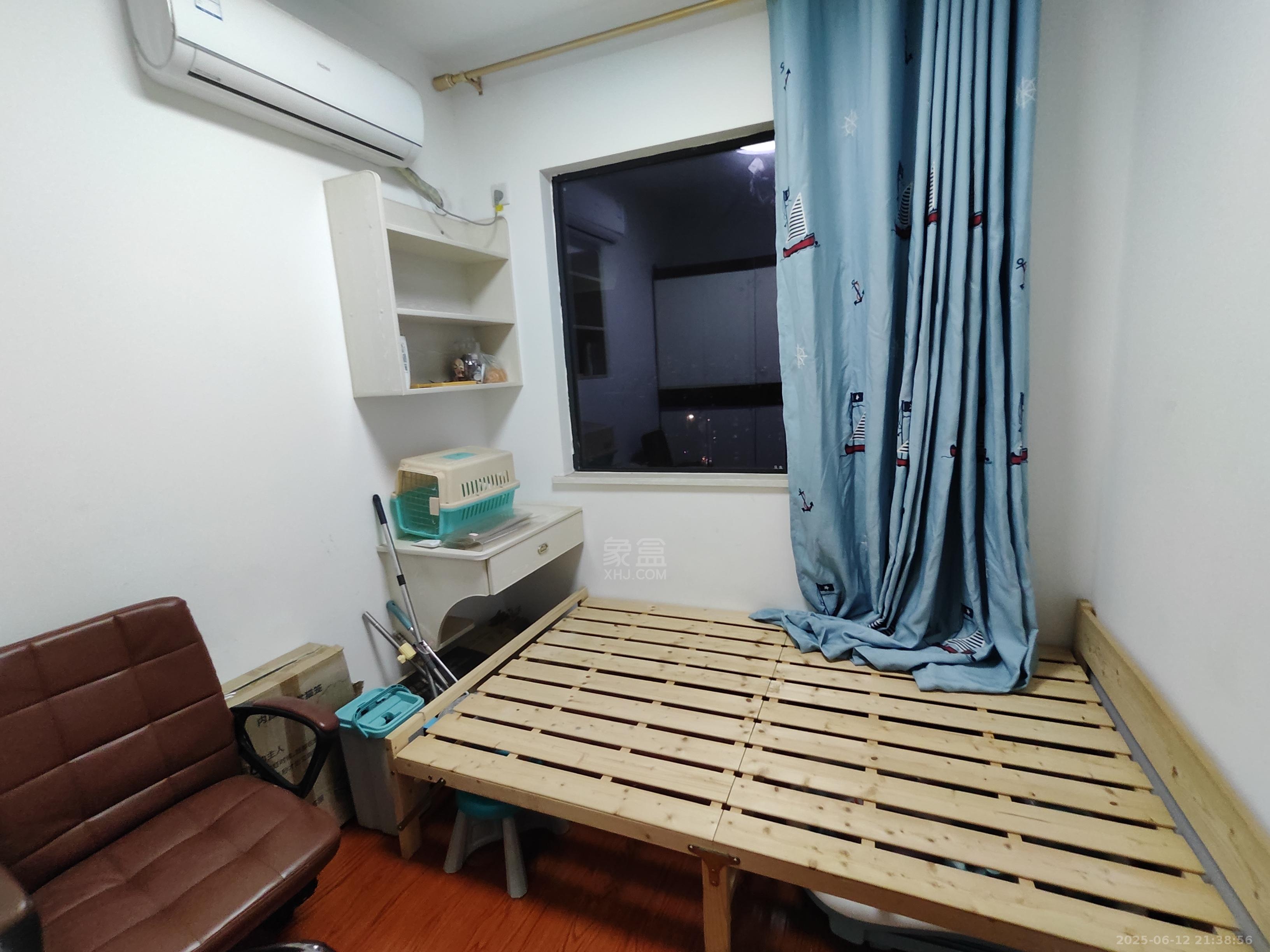 春藤小镇  3室2厅2卫   1800.00元/月室内图