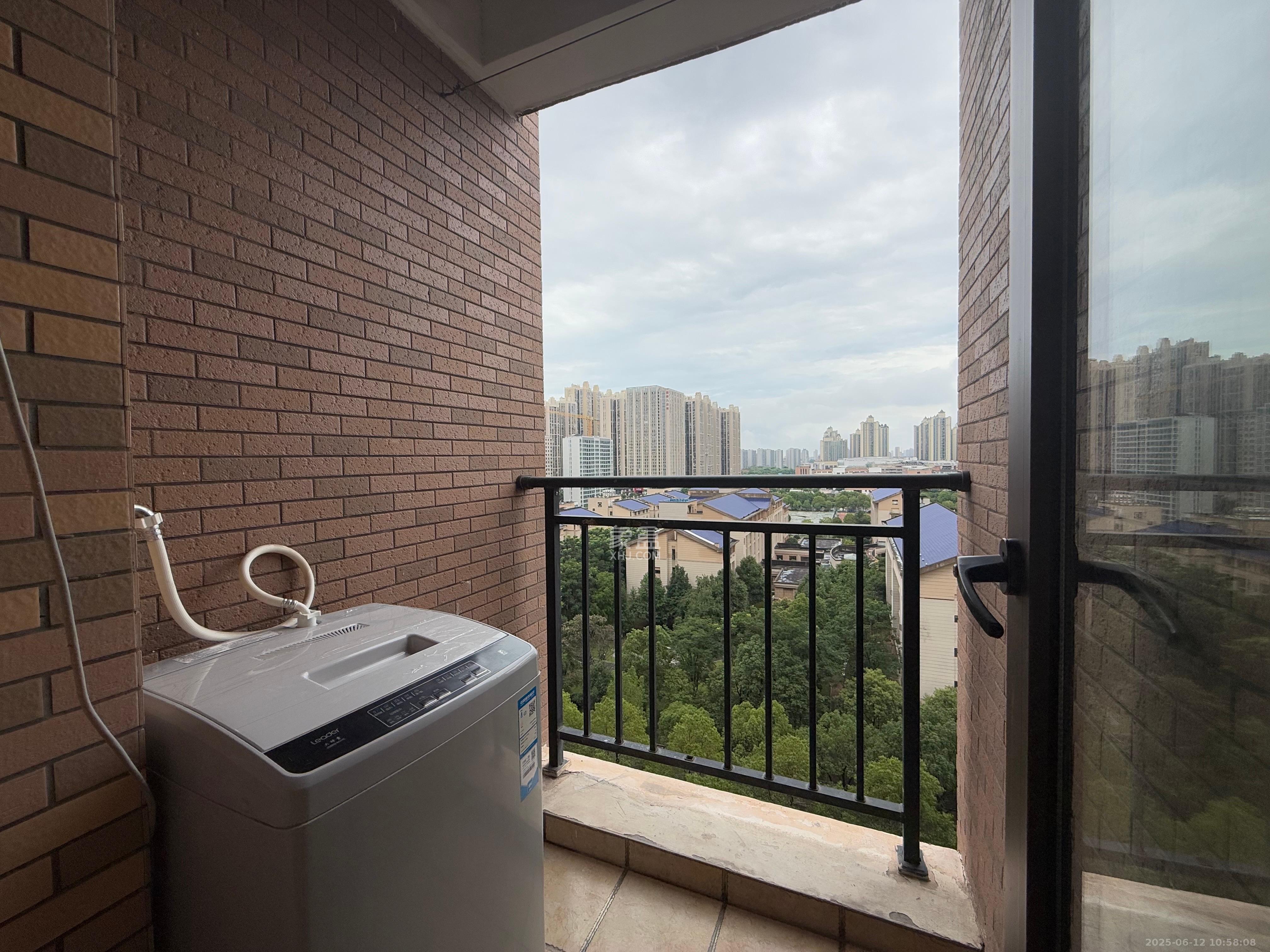 水岸世景  1室1厅1卫   1500.00元/月室内图