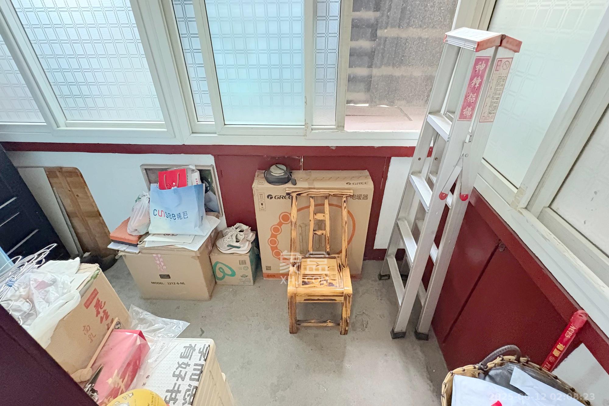 石油化工宿舍（民主巷3号）  2室1厅1卫   56.00万阳台