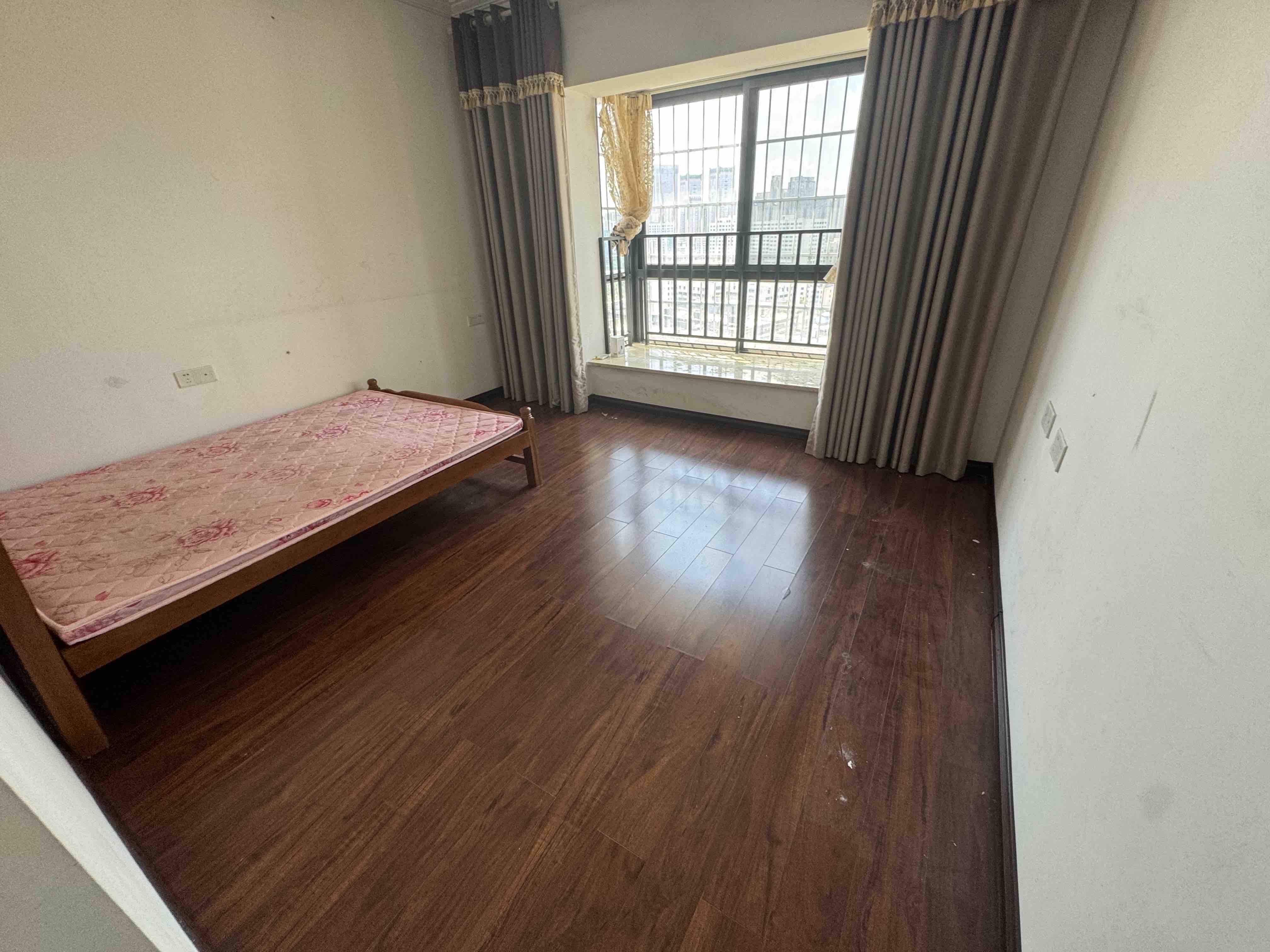 椰岛广场 3室2厅2卫 165.0万 椰岛广场 3室2厅2卫 165.0万客厅