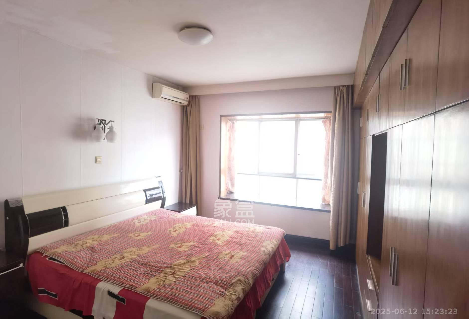 东汉公寓 3室1厅2卫 2000.0元/月 东汉公寓 3室1厅2卫 2000.0元/月室内图