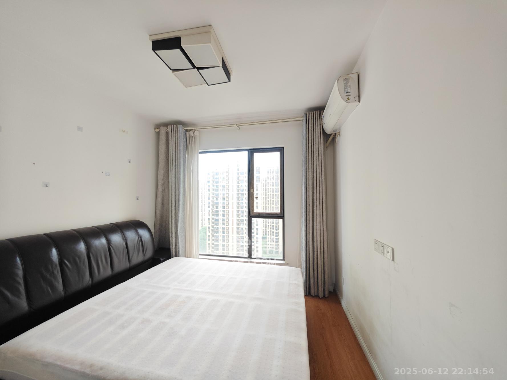 卓越蔚蓝城邦 3室2厅2卫 95.0万 卓越蔚蓝城邦 3室2厅2卫 95.0万卧室