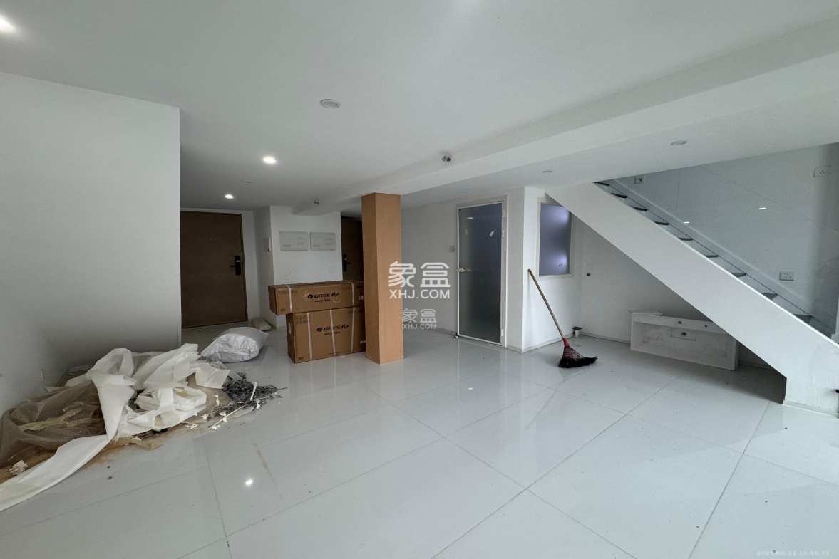 珠江花城好世界  1室1厅1卫    2500.0元/月 珠江花城好世界  1室1厅1卫    2500.0元/月室内图