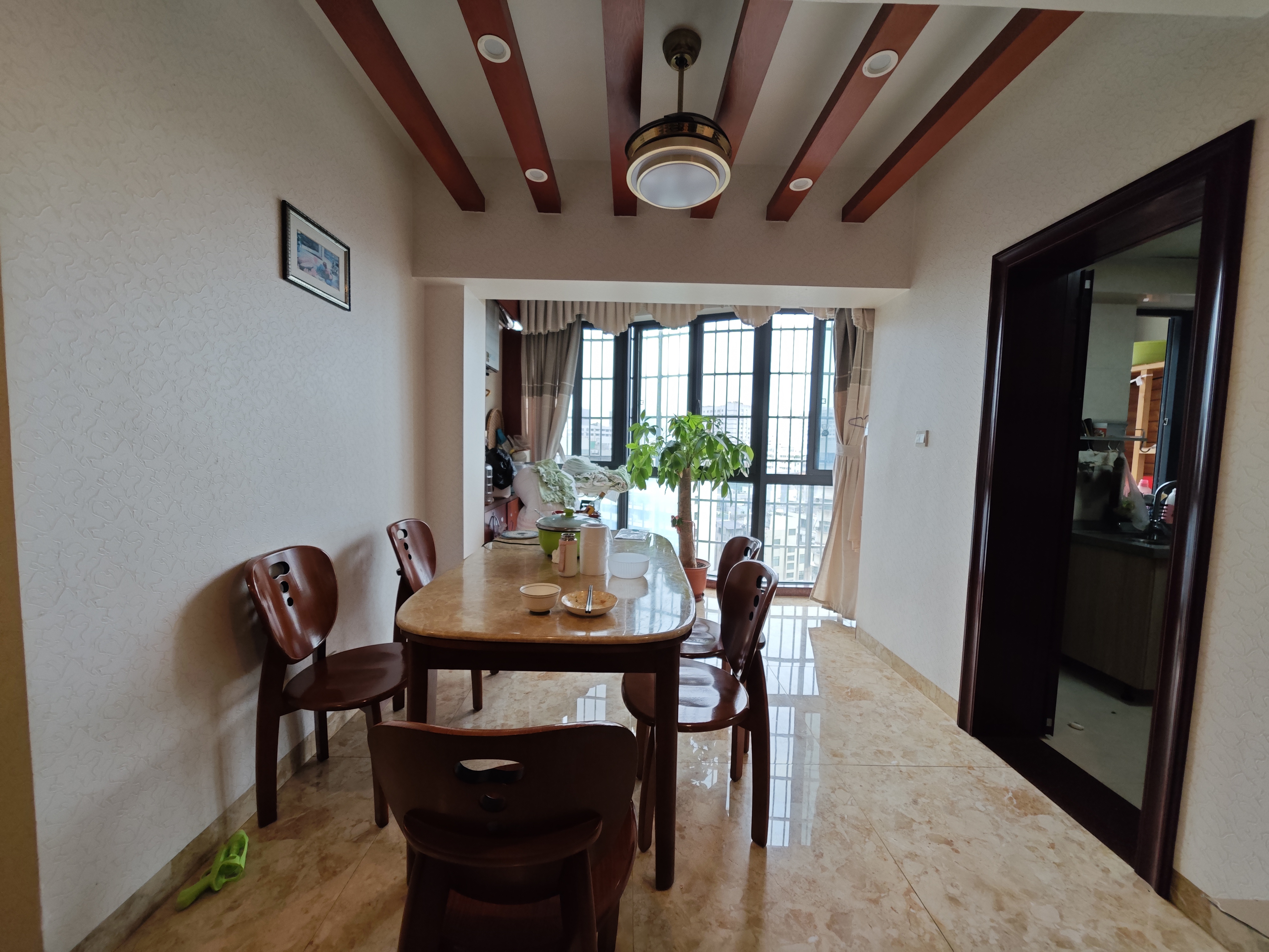 星华佳园 3室2厅2卫 215.00万 星华佳园 3室2厅2卫 215.00万客厅