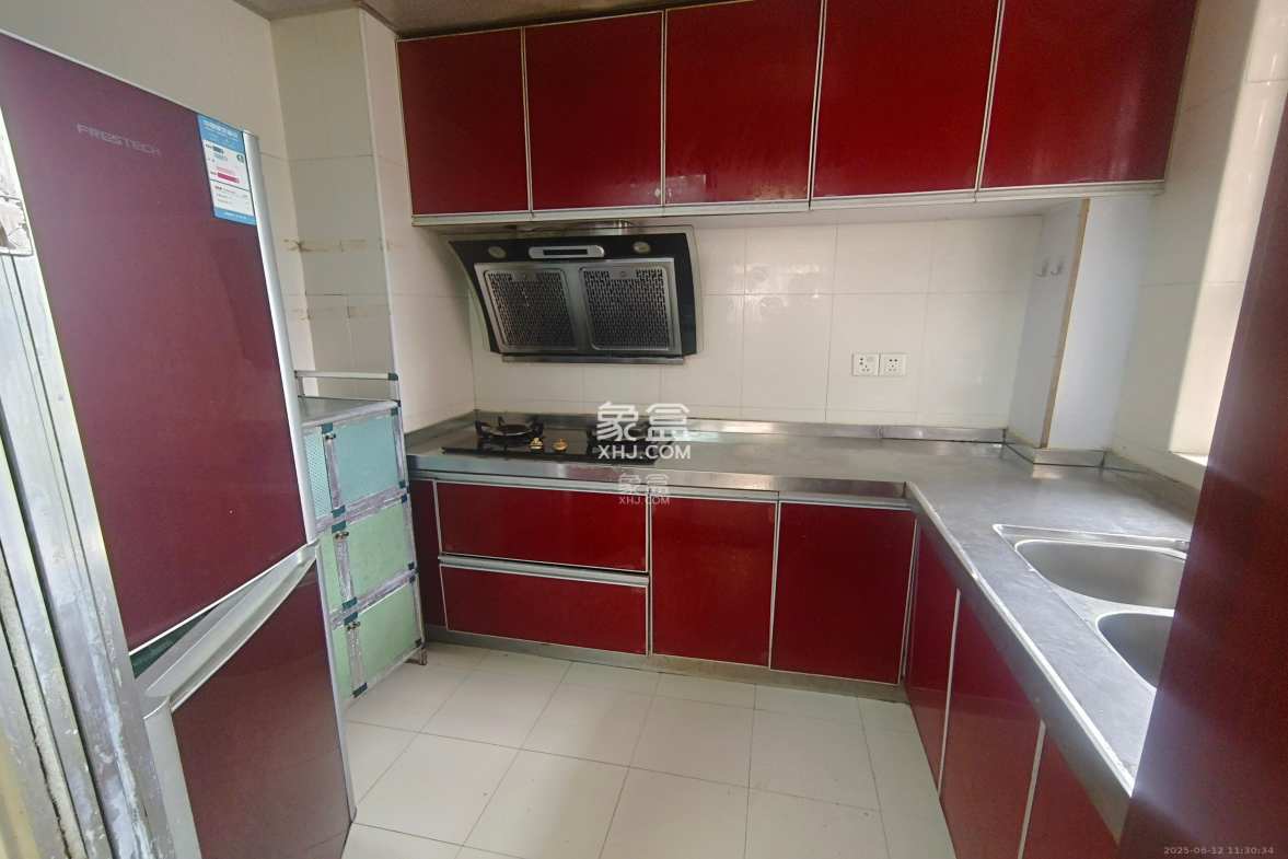 龙吉湾小区(龙瑞尚苑) 3室2厅1卫 1900.00元/月 龙吉湾小区(龙瑞尚苑) 3室2厅1卫 1900.00元/月室内图