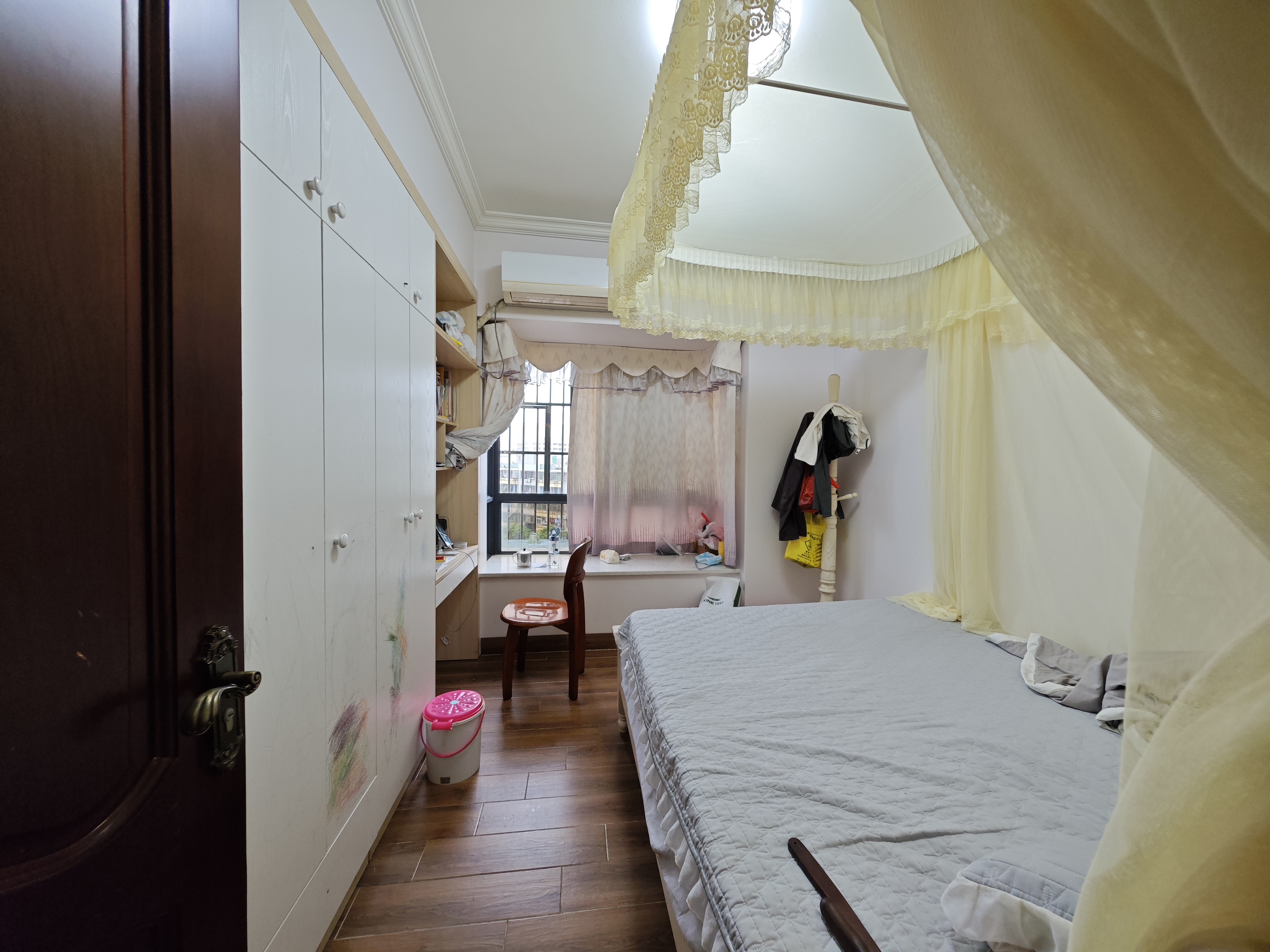 星华佳园 3室2厅2卫 215.00万 星华佳园 3室2厅2卫 215.00万客厅