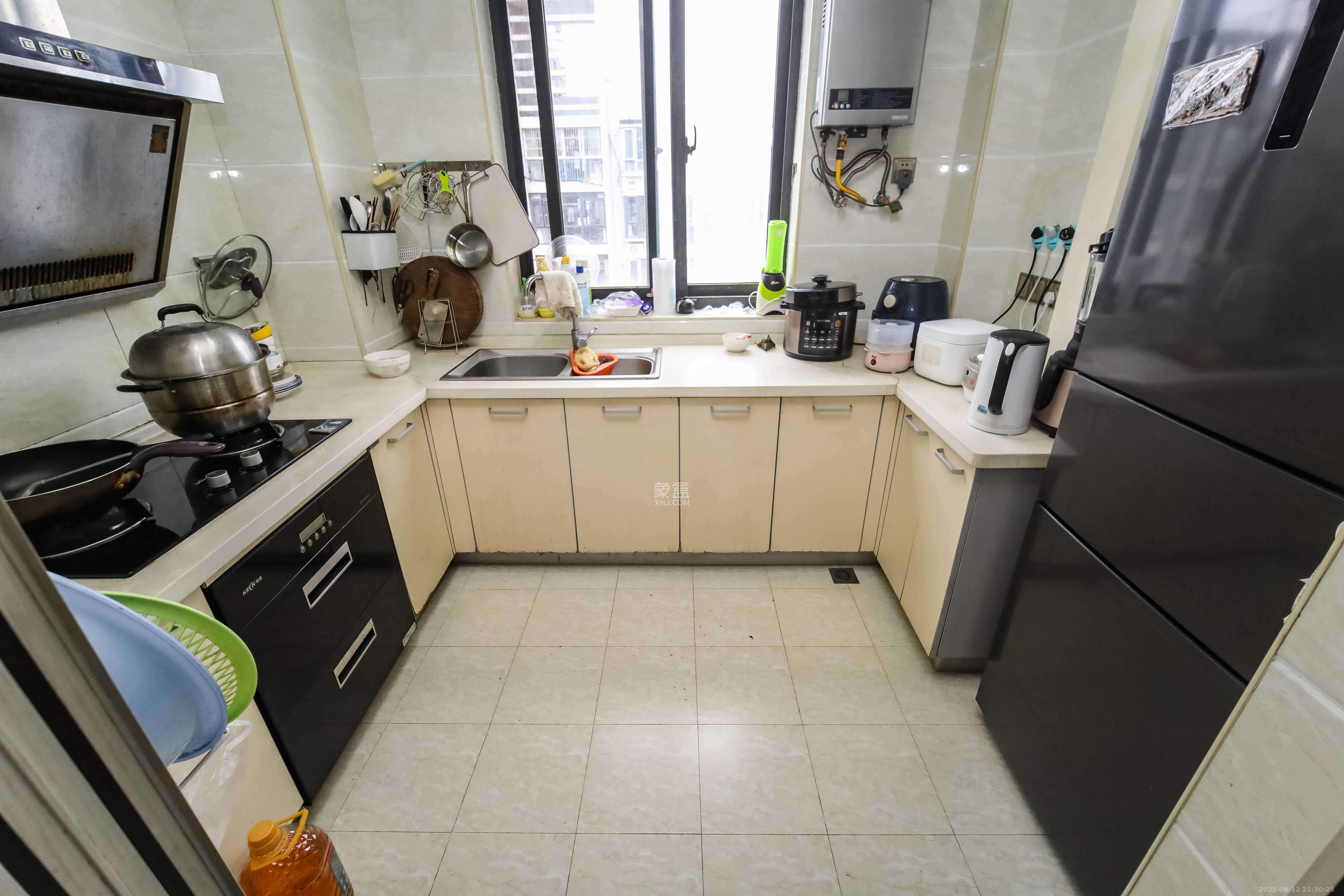 长房东郡 3室2厅2卫 112.0万 长房东郡 3室2厅2卫 112.0万厨房