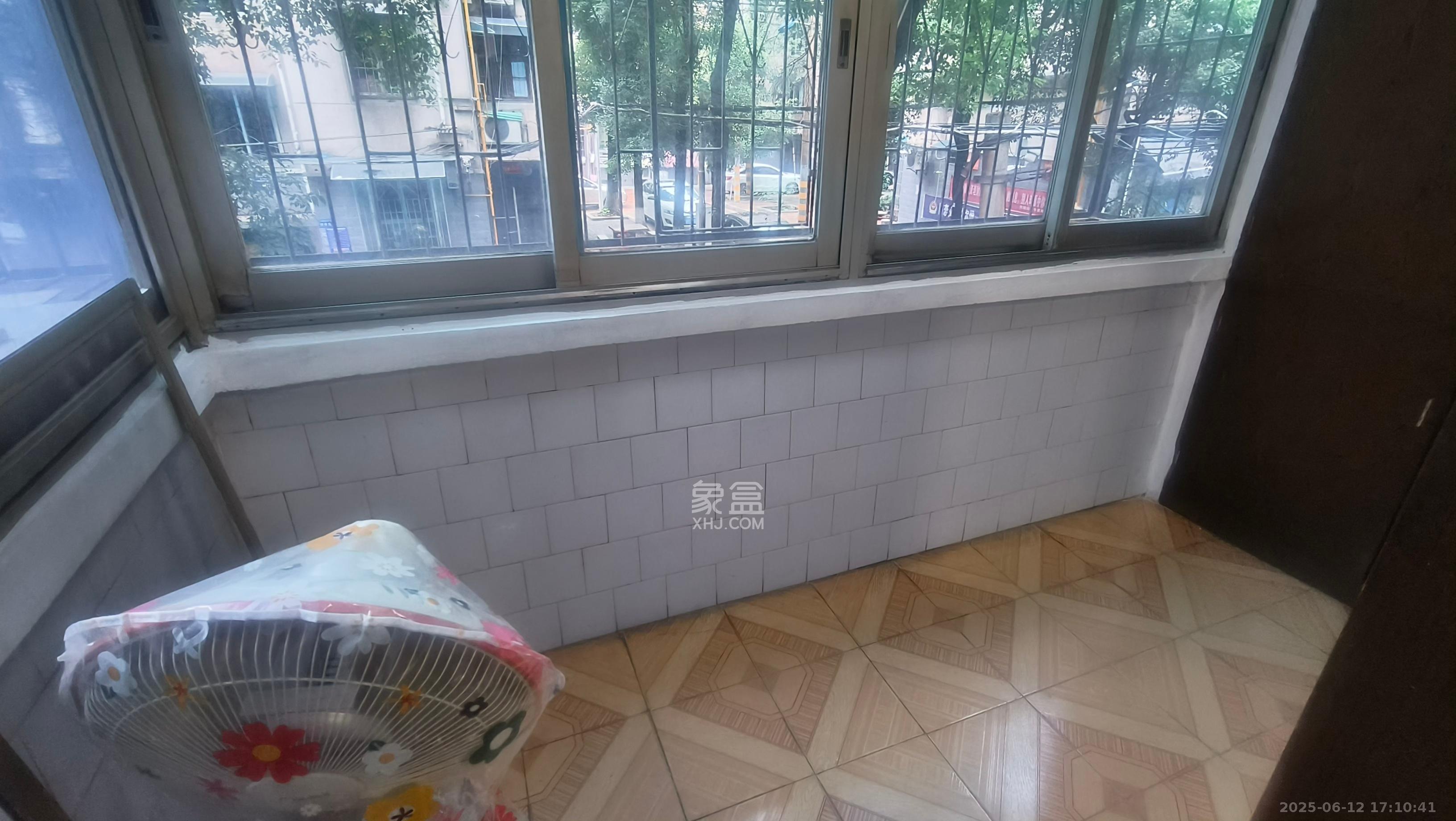 牛婆塘社区  2室1厅1卫   1800.00元/月室内图