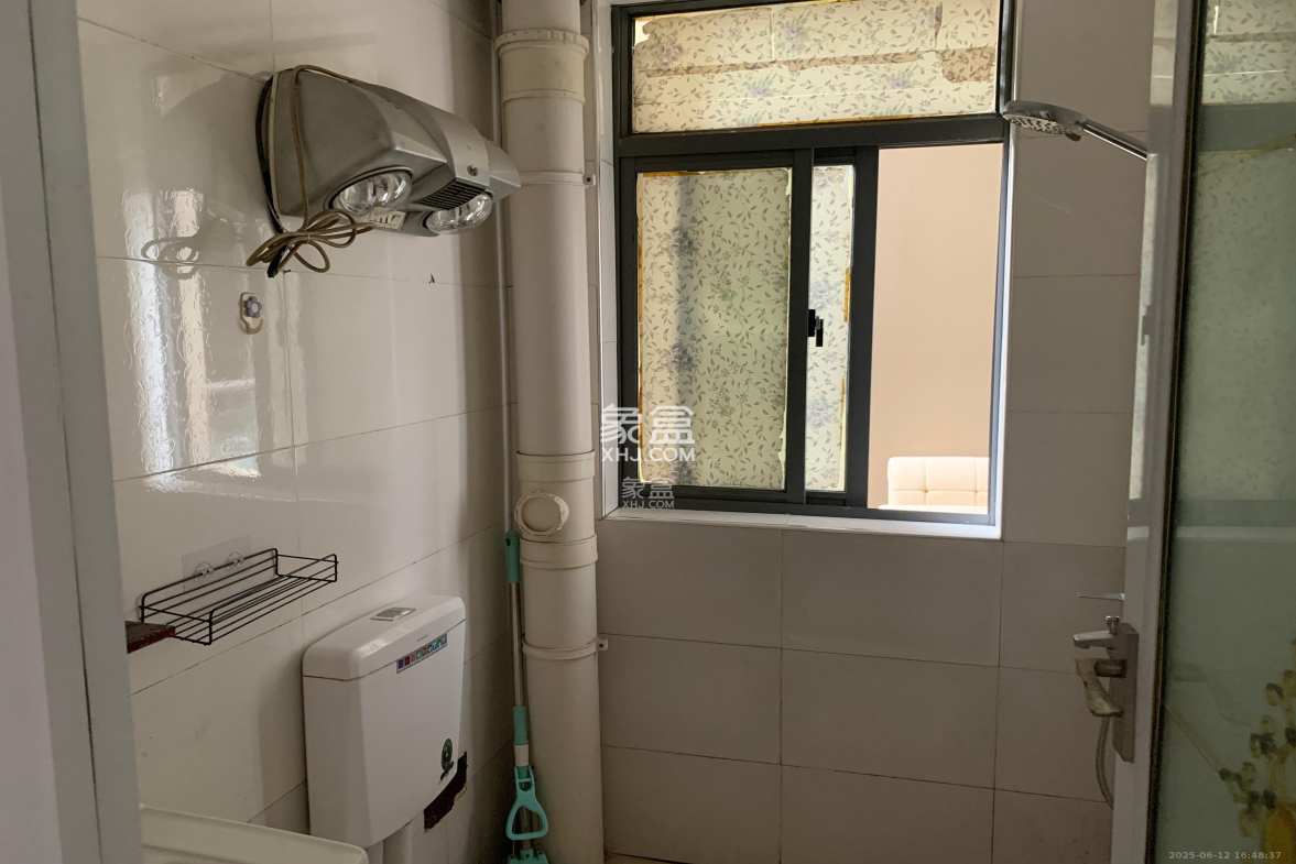 湘府东苑  1室1厅1卫    1300.0元/月 湘府东苑  1室1厅1卫    1300.0元/月室内图