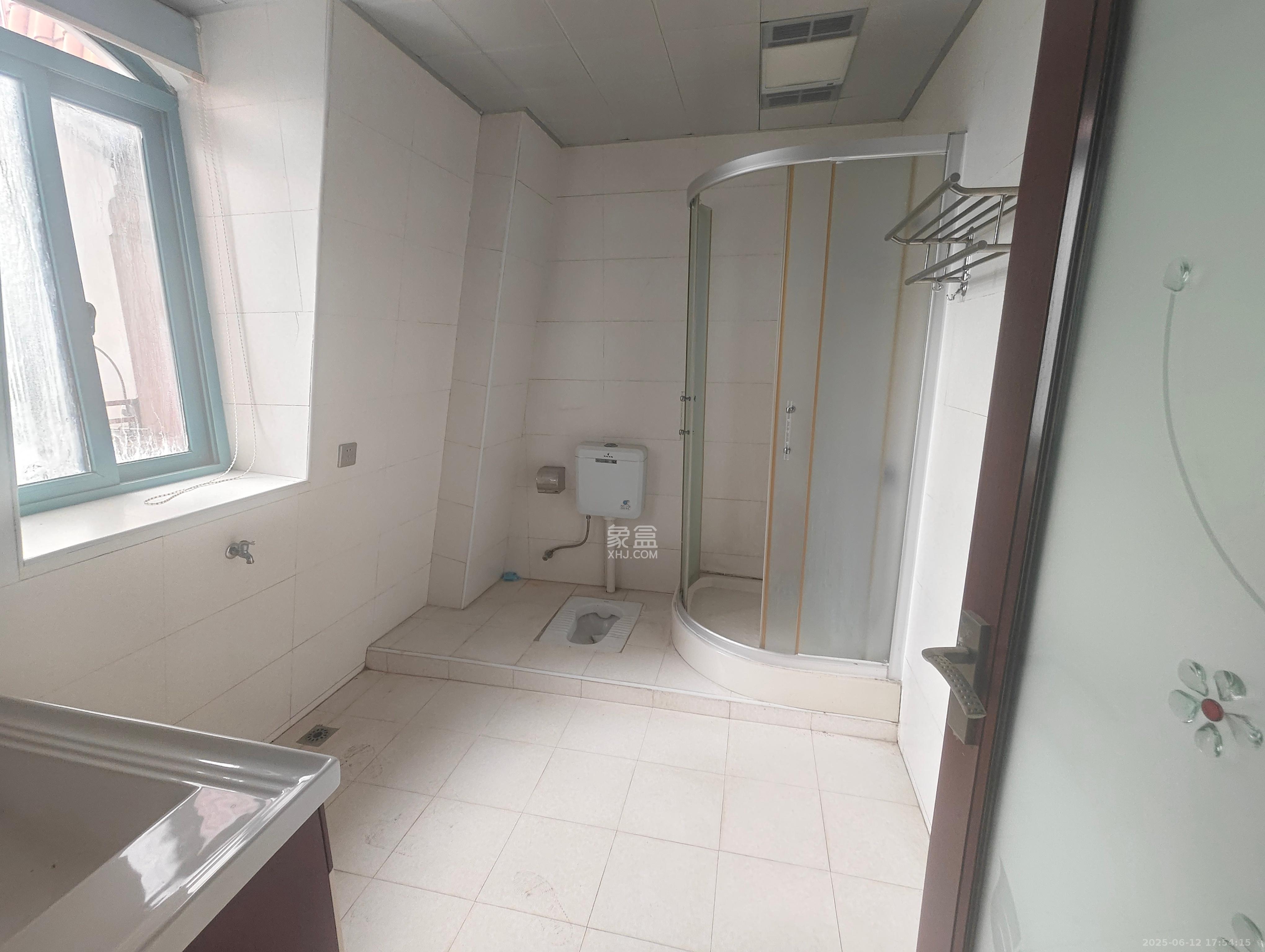 蝴蝶谷  3室2厅2卫   850.00元/月室内图