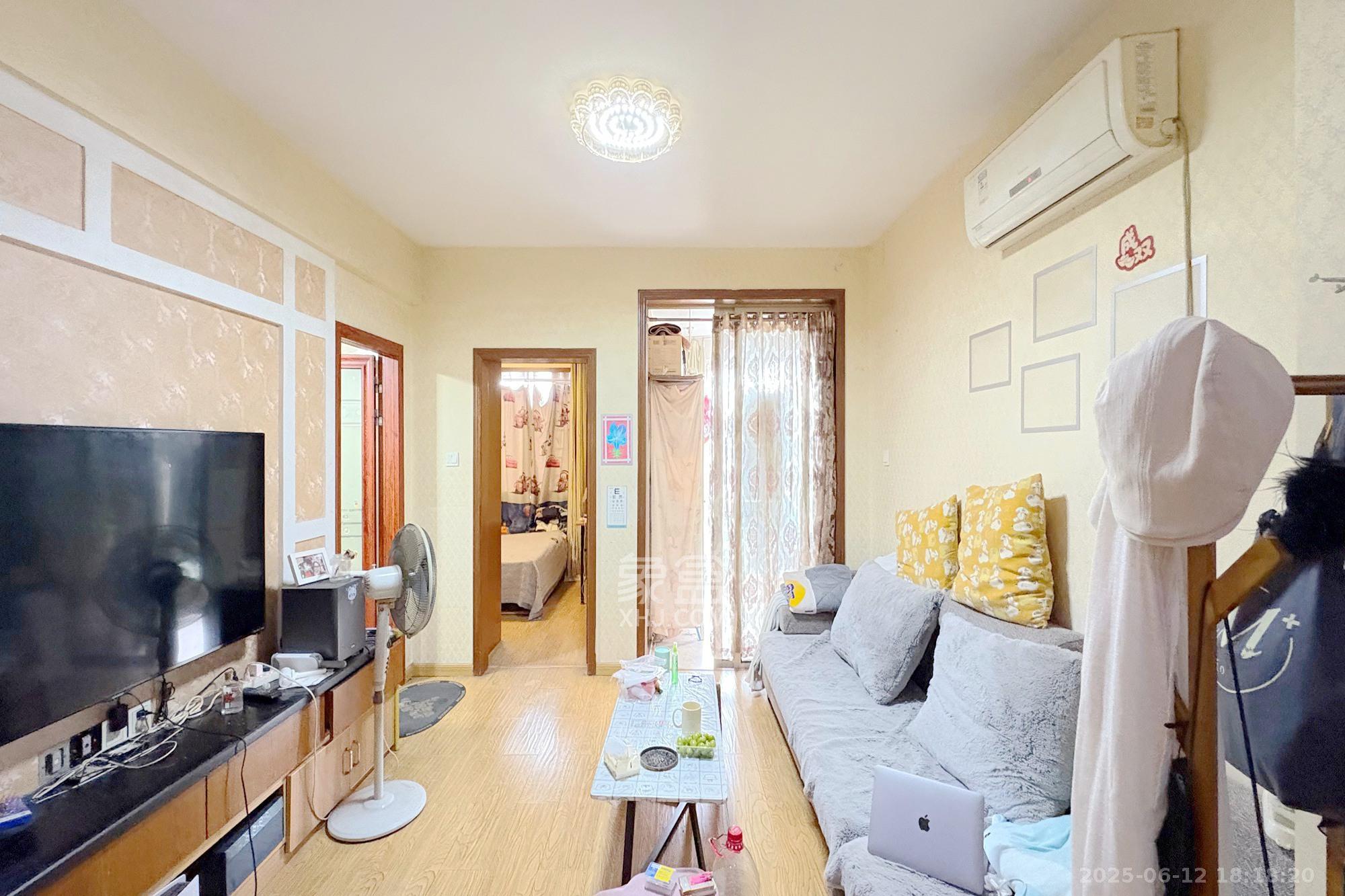 凯通国际城(凯通朝庭)  2室1厅1卫    48.8万 凯通国际城(凯通朝庭)  2室1厅1卫    48.8万客厅