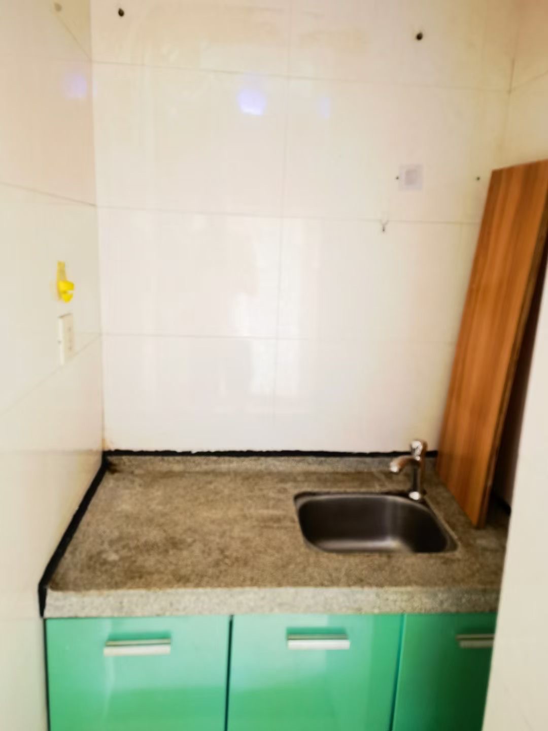 钟山大厦(义龙西路中山大厦) 1室2厅1卫 28.0万 钟山大厦(义龙西路中山大厦) 1室2厅1卫 28.0万客厅