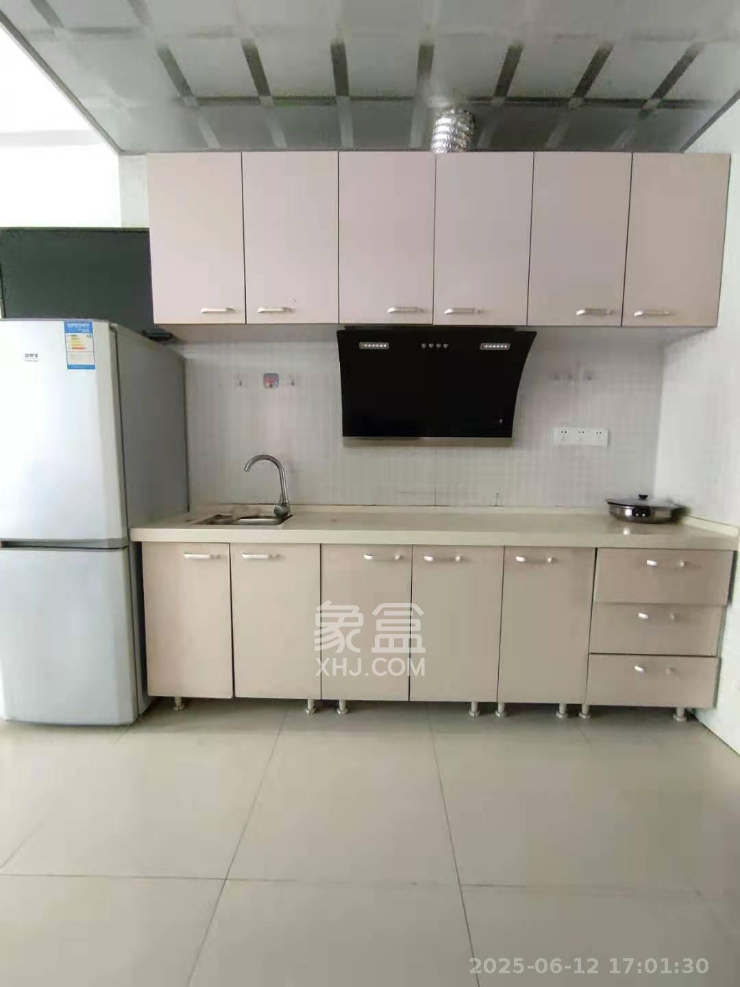 长房时代城  1室1厅1卫   1600.00元/月室内图