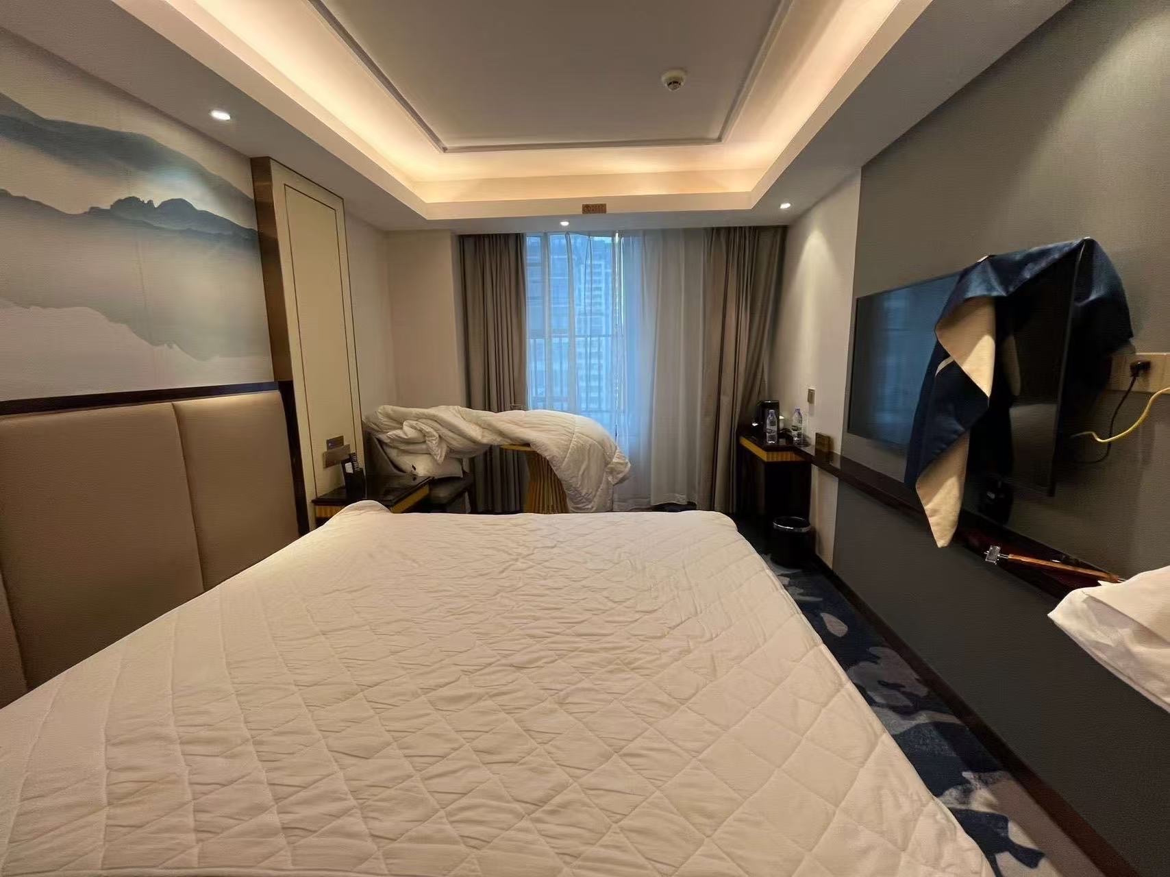 东岳新外滩  1室1厅1卫   30.00万客厅