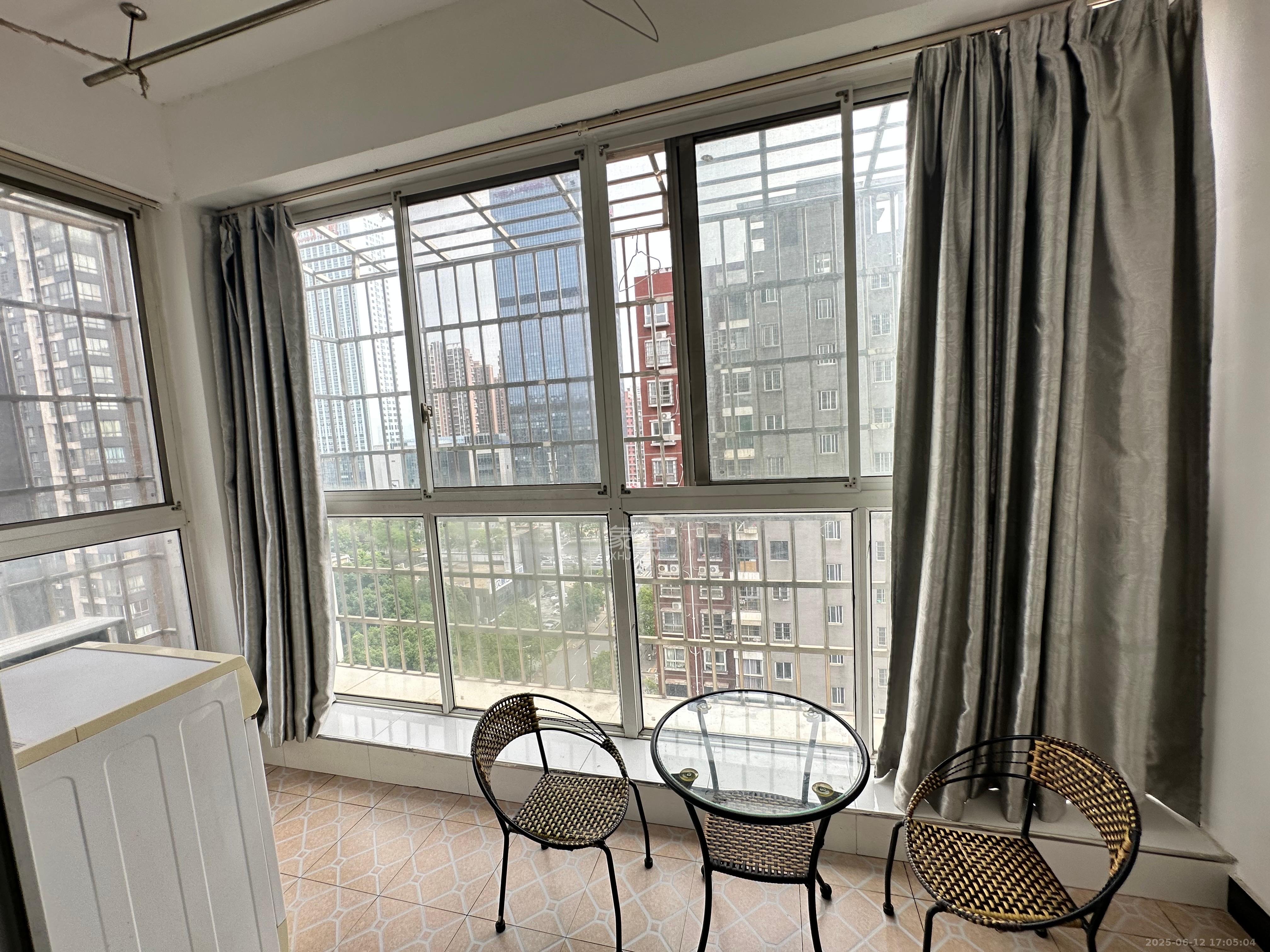 泊林晶城 1室2厅1卫 1500.0元/月 泊林晶城 1室2厅1卫 1500.0元/月室内图