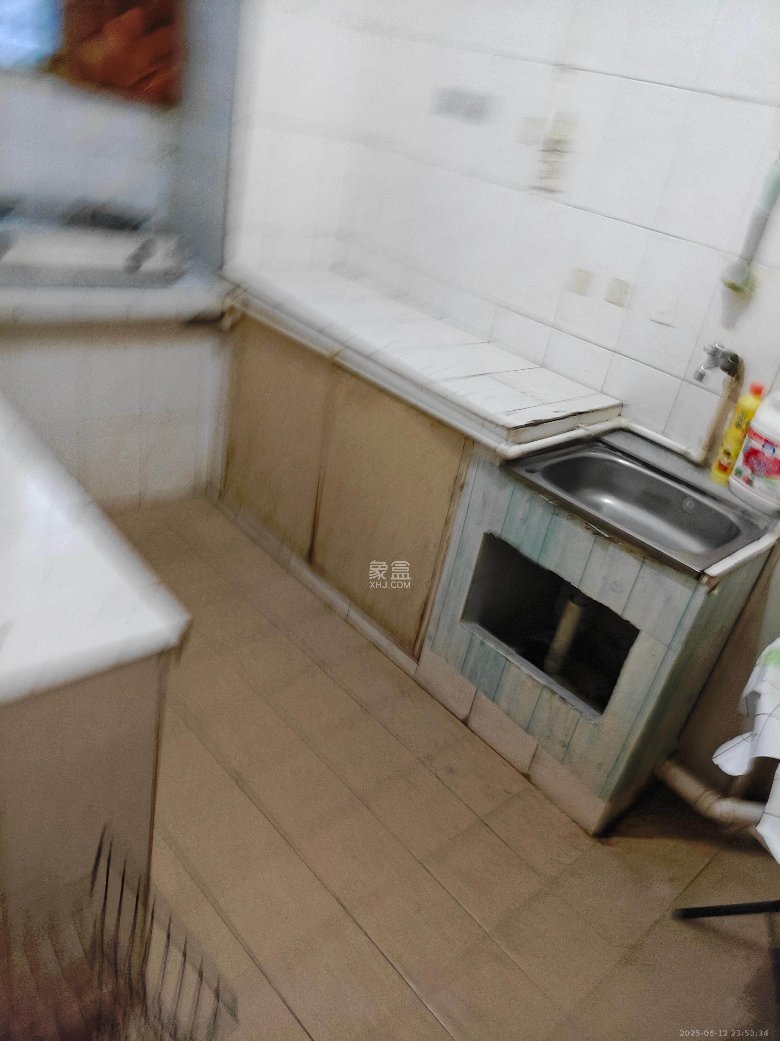 红旗社区  1室0厅0卫   1500.00元/月室内图