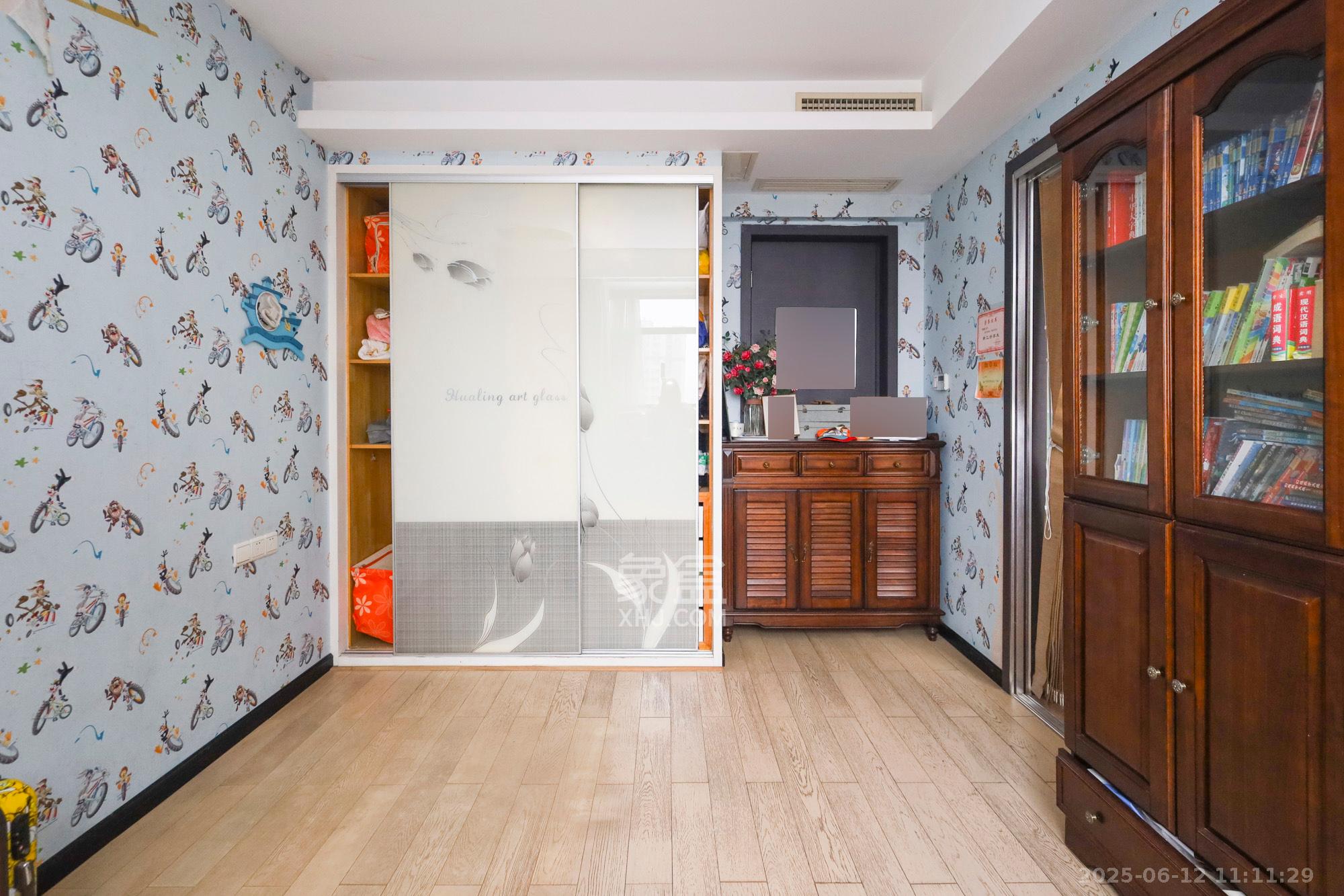 双湾国际(湘江御景花园) 4室2厅2卫 3500.0元/月 双湾国际(湘江御景花园) 4室2厅2卫 3500.0元/月室内图