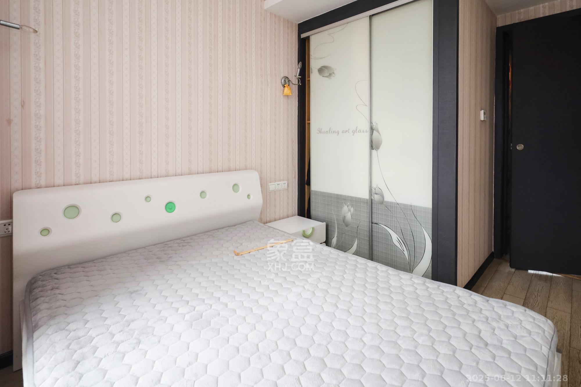 双湾国际(湘江御景花园) 4室2厅2卫 3500.0元/月 双湾国际(湘江御景花园) 4室2厅2卫 3500.0元/月室内图