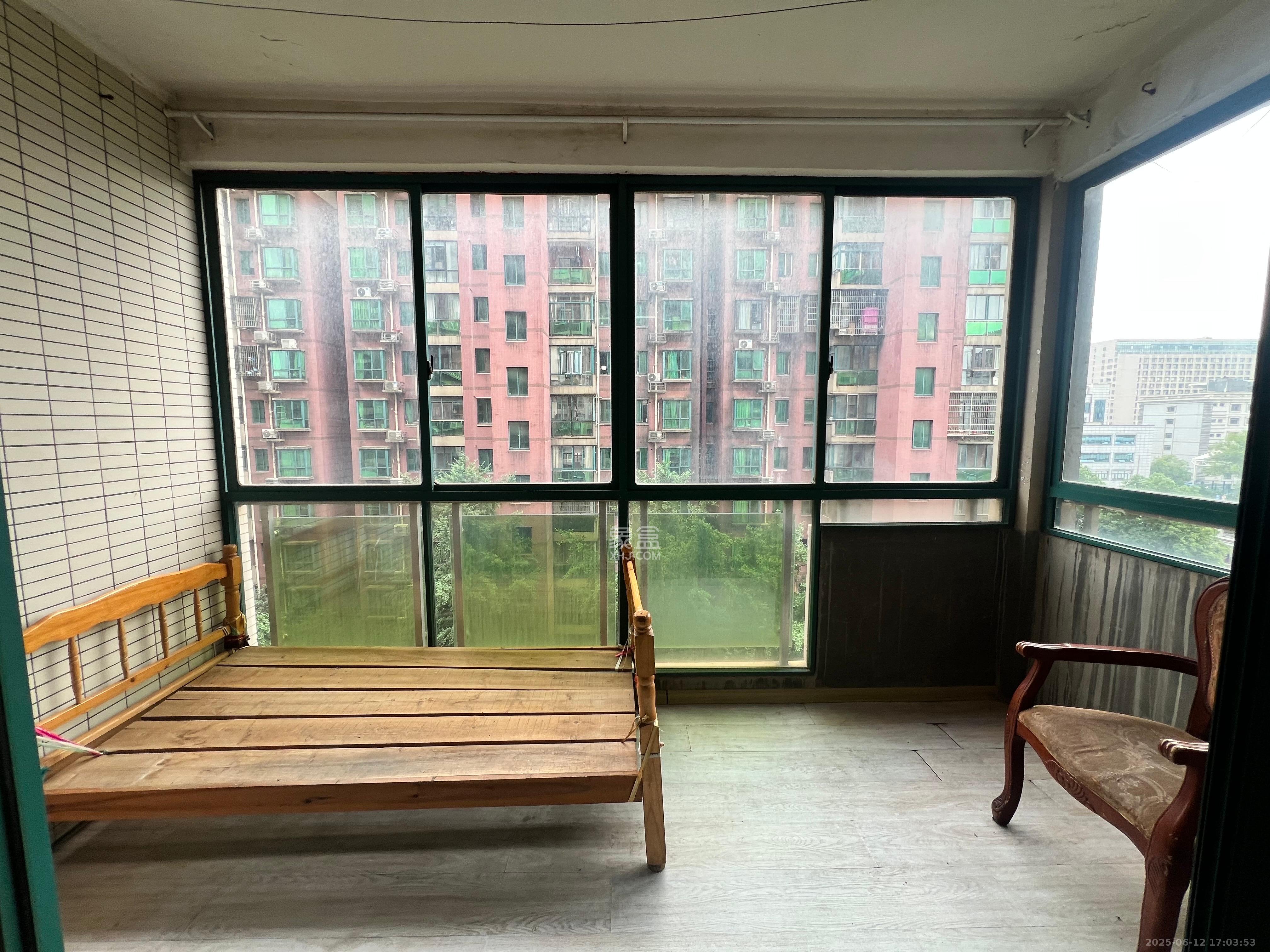 湘府东苑 3室2厅2卫 2300.0元/月 湘府东苑 3室2厅2卫 2300.0元/月室内图