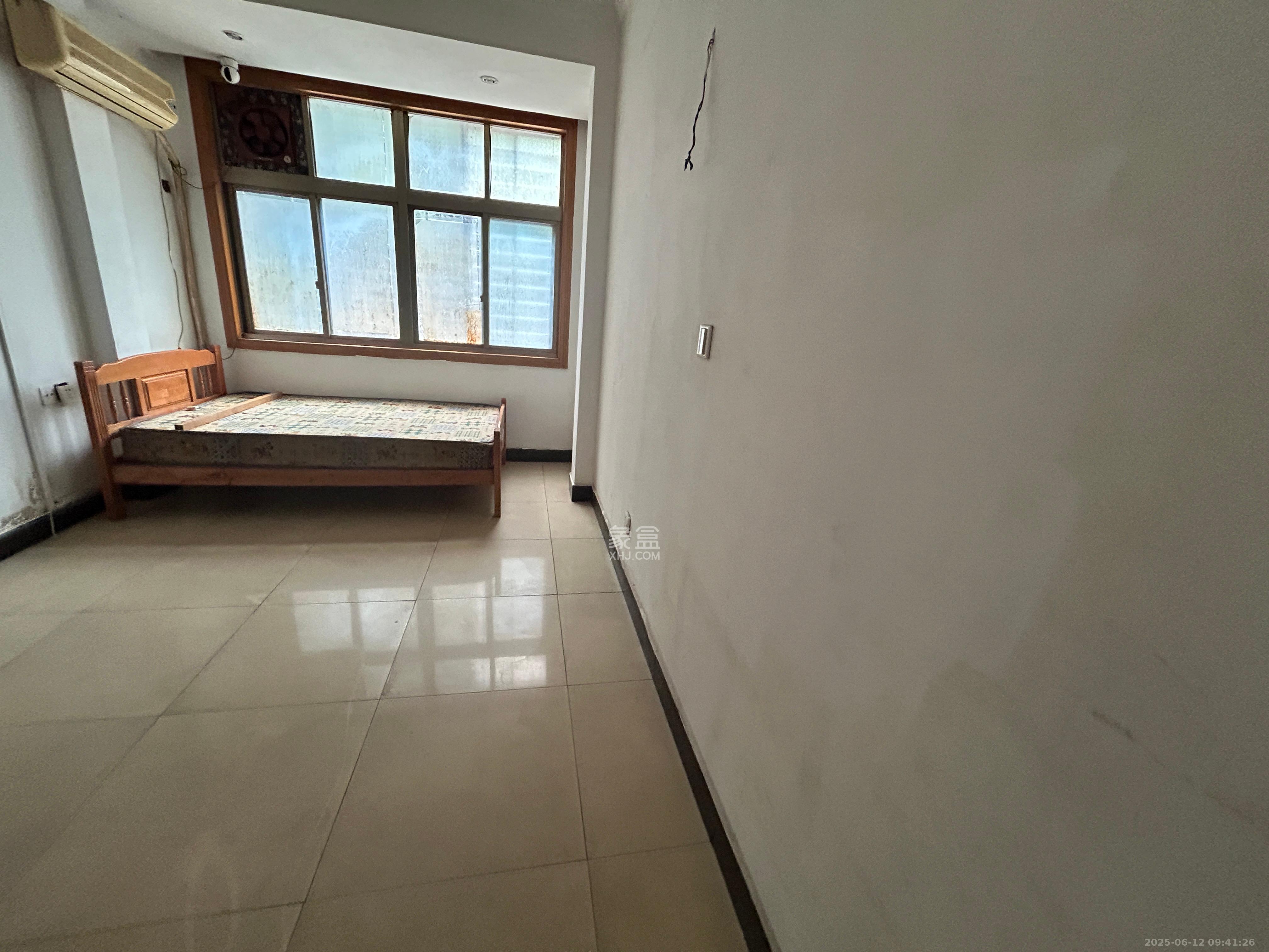 泰时新雅园 2室2厅1卫 2000.0元/月 泰时新雅园 2室2厅1卫 2000.0元/月室内图