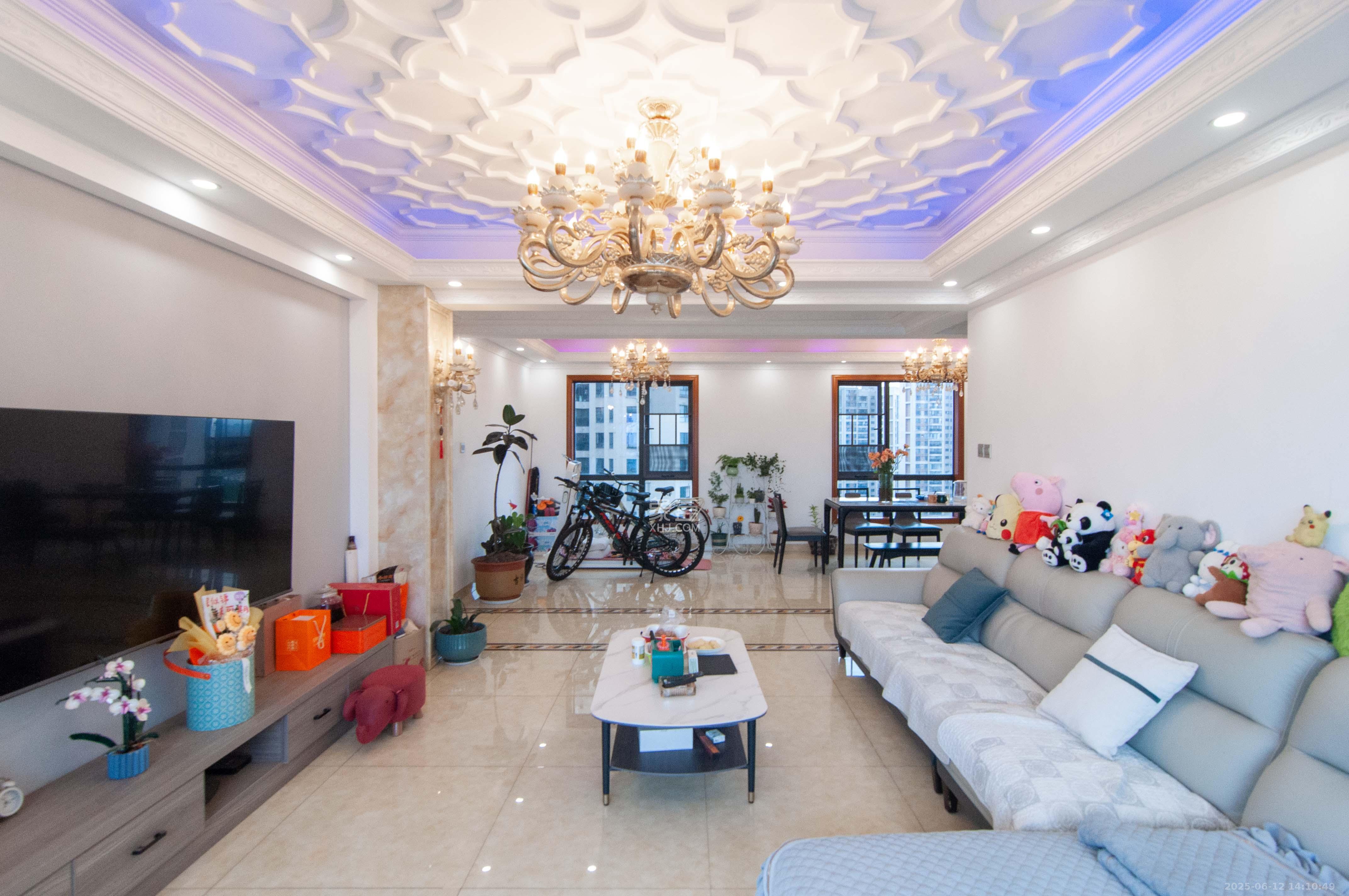 达美D6区 4室2厅2卫 145.0万 达美D6区 4室2厅2卫 145.0万客厅