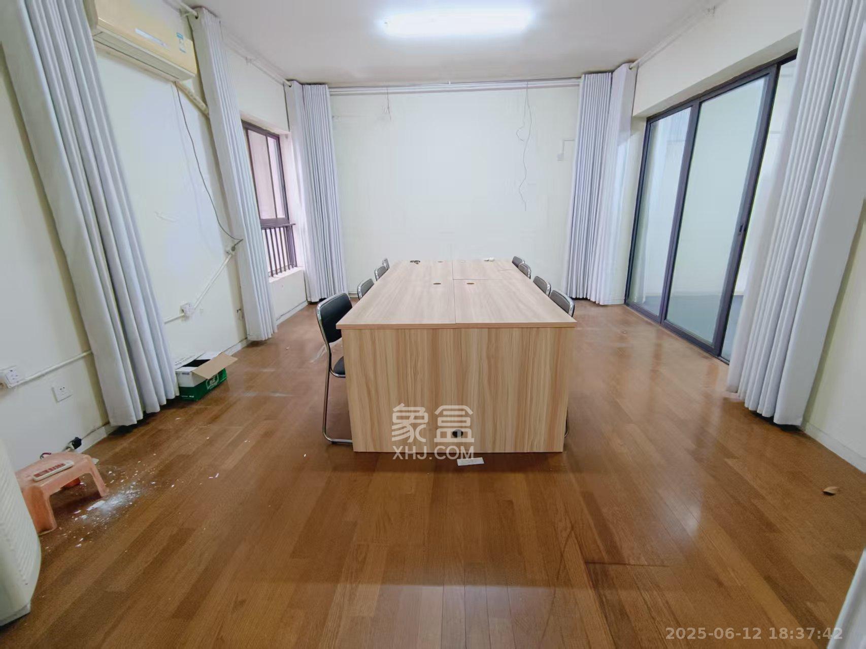 阳光100一期、四五期  4室2厅2卫    3000.0元/月 阳光100一期、四五期  4室2厅2卫    3000.0元/月