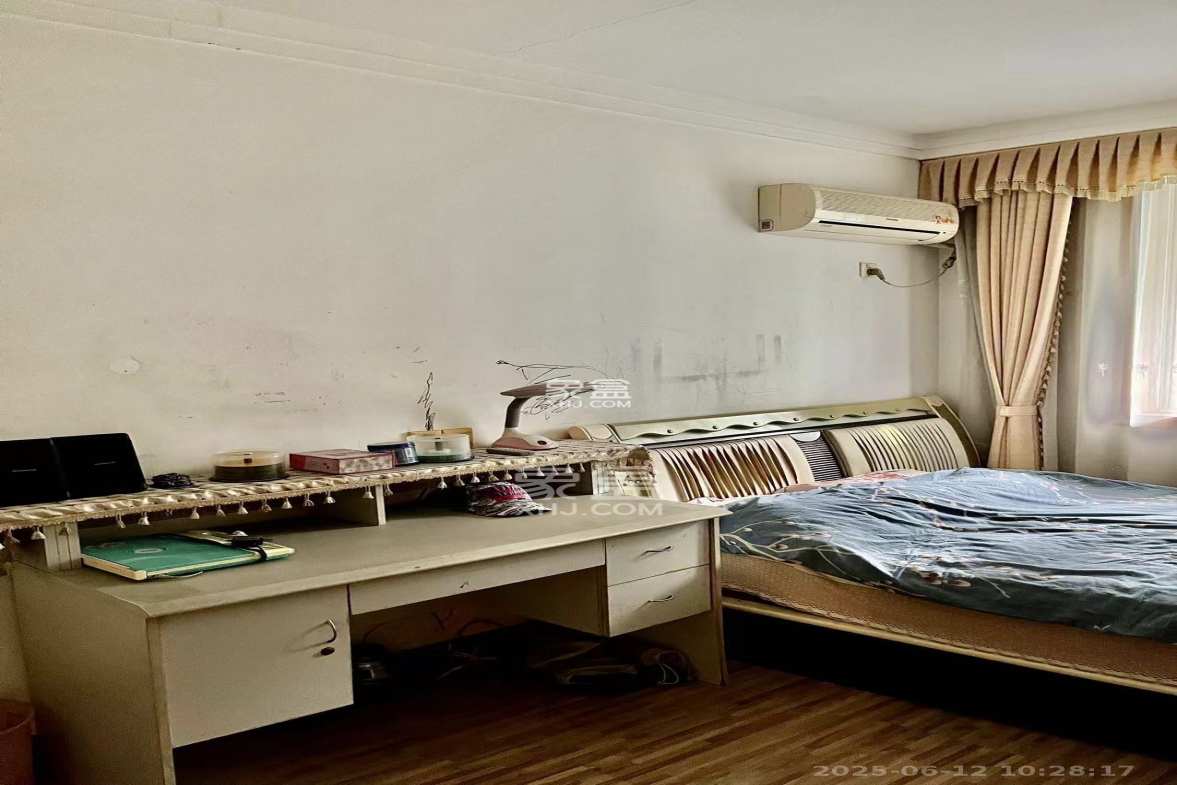 景芳苑  4室2厅2卫    1400.0元/月 景芳苑  4室2厅2卫    1400.0元/月室内图