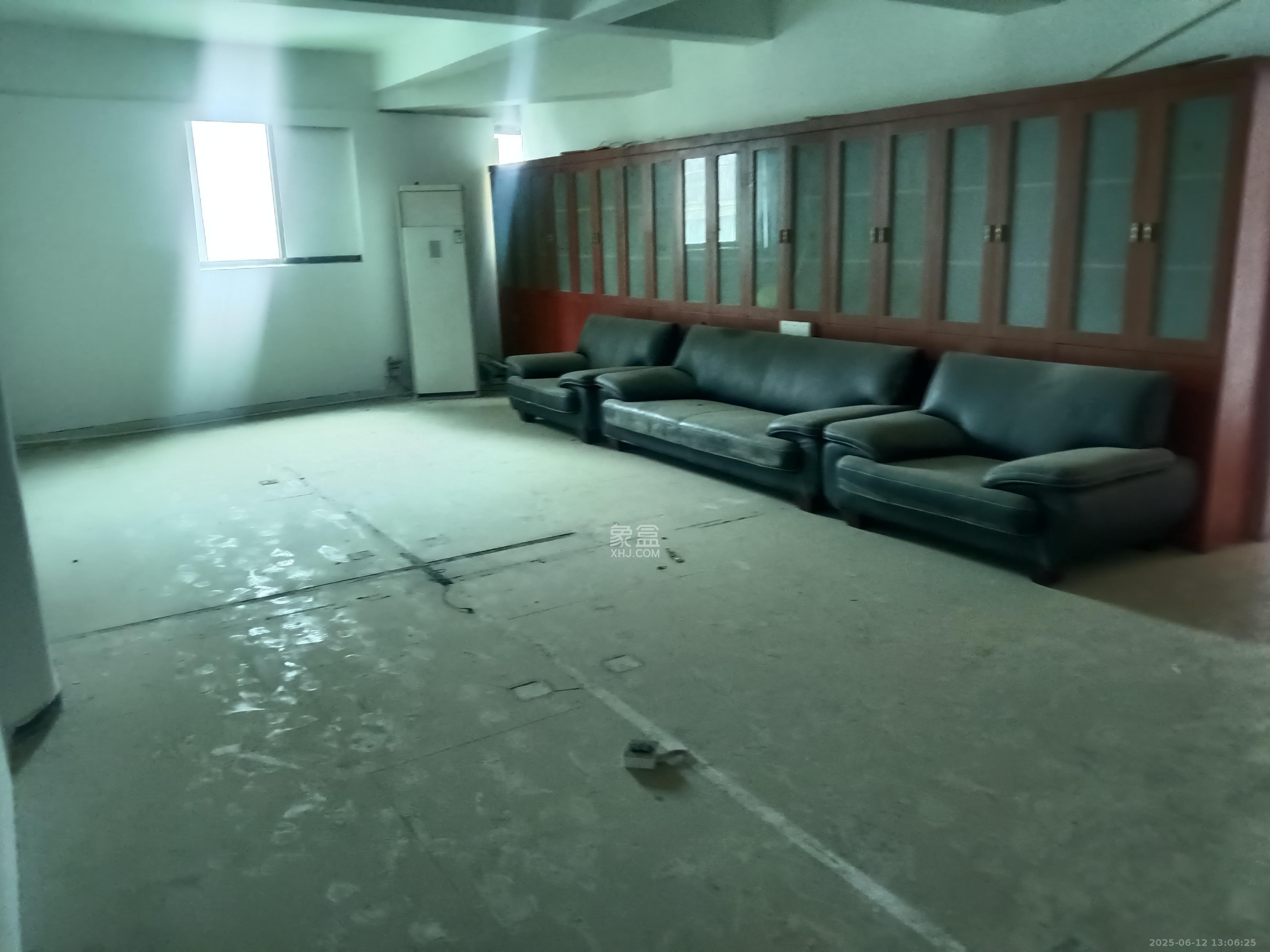 鸿景苑 3室2厅1卫 7000.0元/月 鸿景苑 3室2厅1卫 7000.0元/月室内图