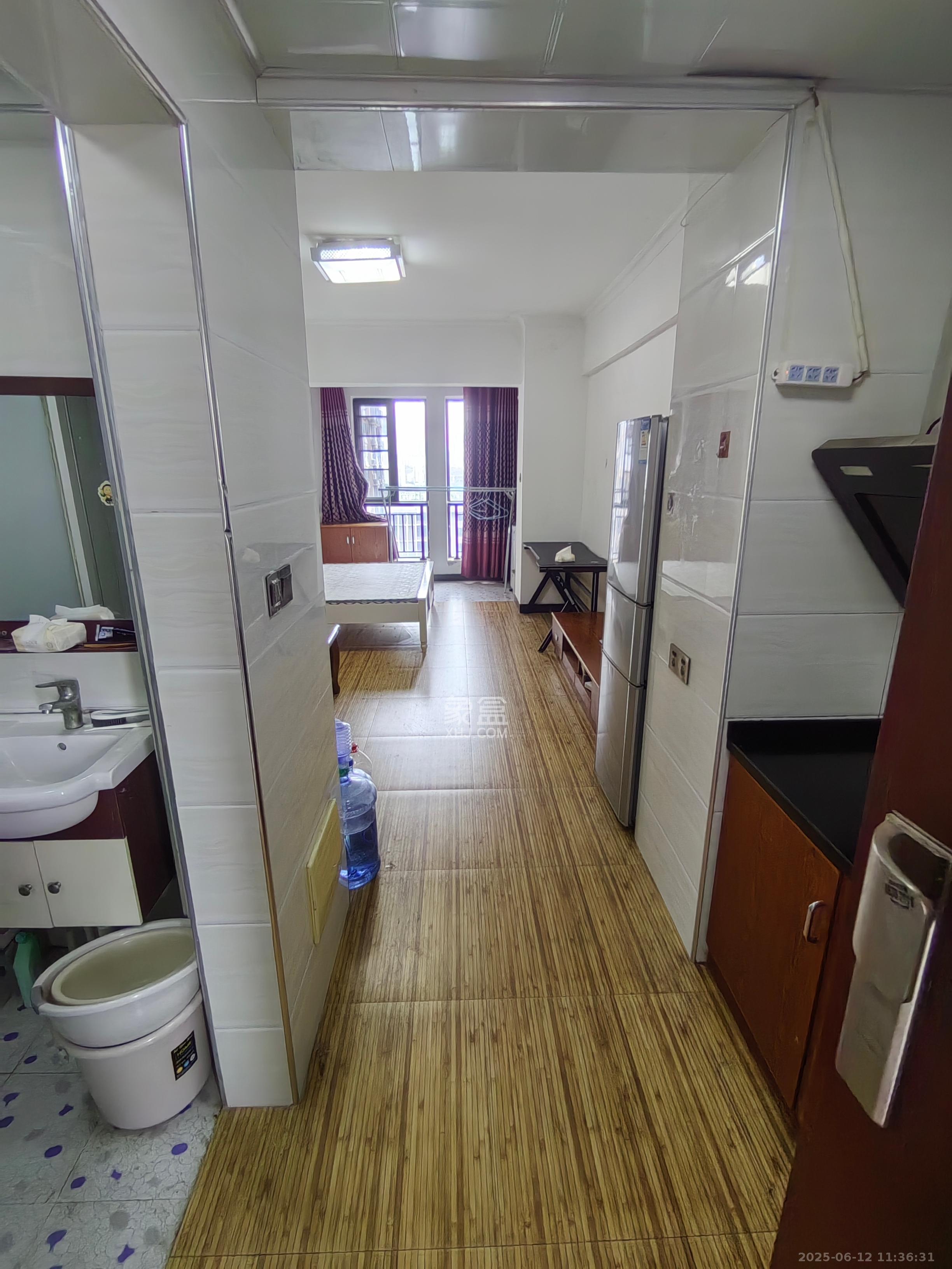 万象凯旋湾 1室1厅1卫 1300.0元/月 万象凯旋湾 1室1厅1卫 1300.0元/月室内图