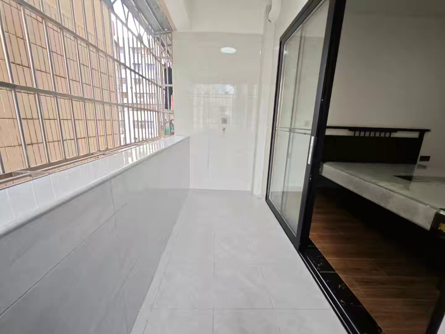 广南大厦  3室2厅2卫   129.00万阳台
