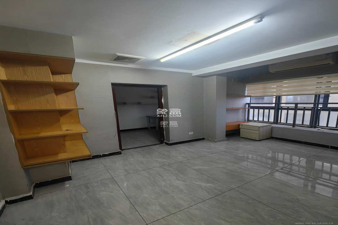 摩天一号 2室1厅1卫 3000.0元/月 摩天一号 2室1厅1卫 3000.0元/月室内图