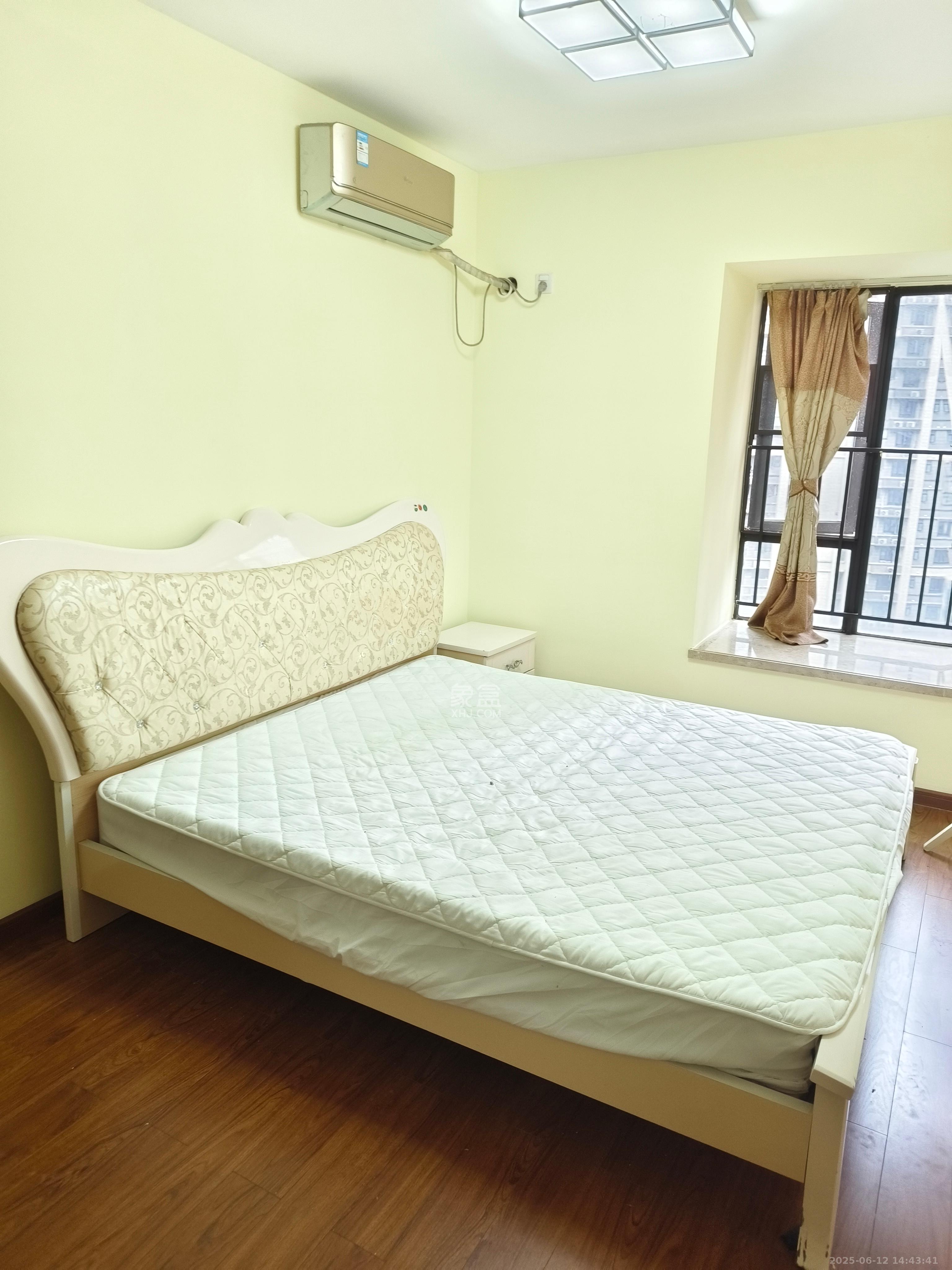 时代倾城二期  4室2厅2卫   2300.00元/月室内图