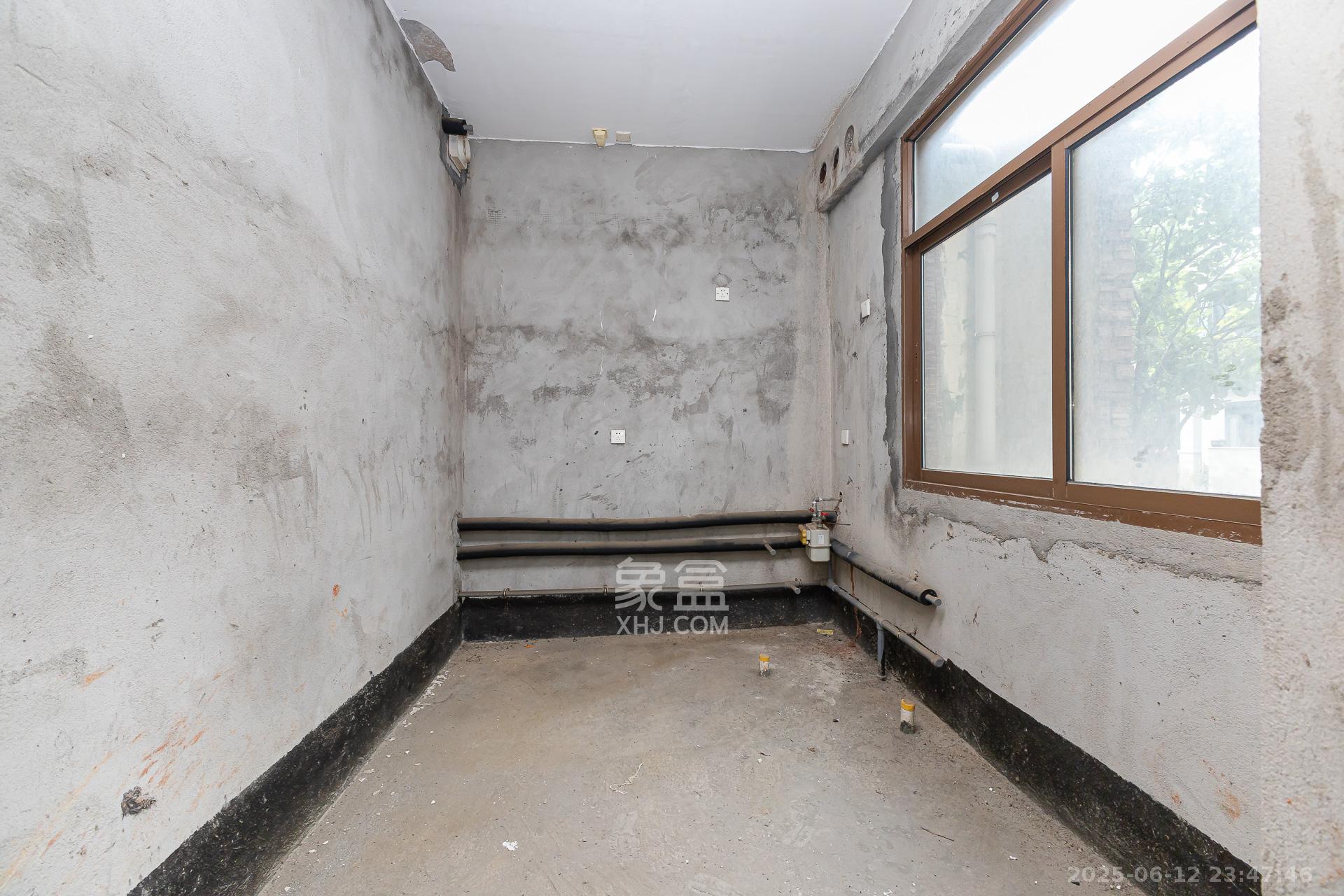 盈峰翠邸 5室2厅3卫 162.0万 盈峰翠邸 5室2厅3卫 162.0万厨房