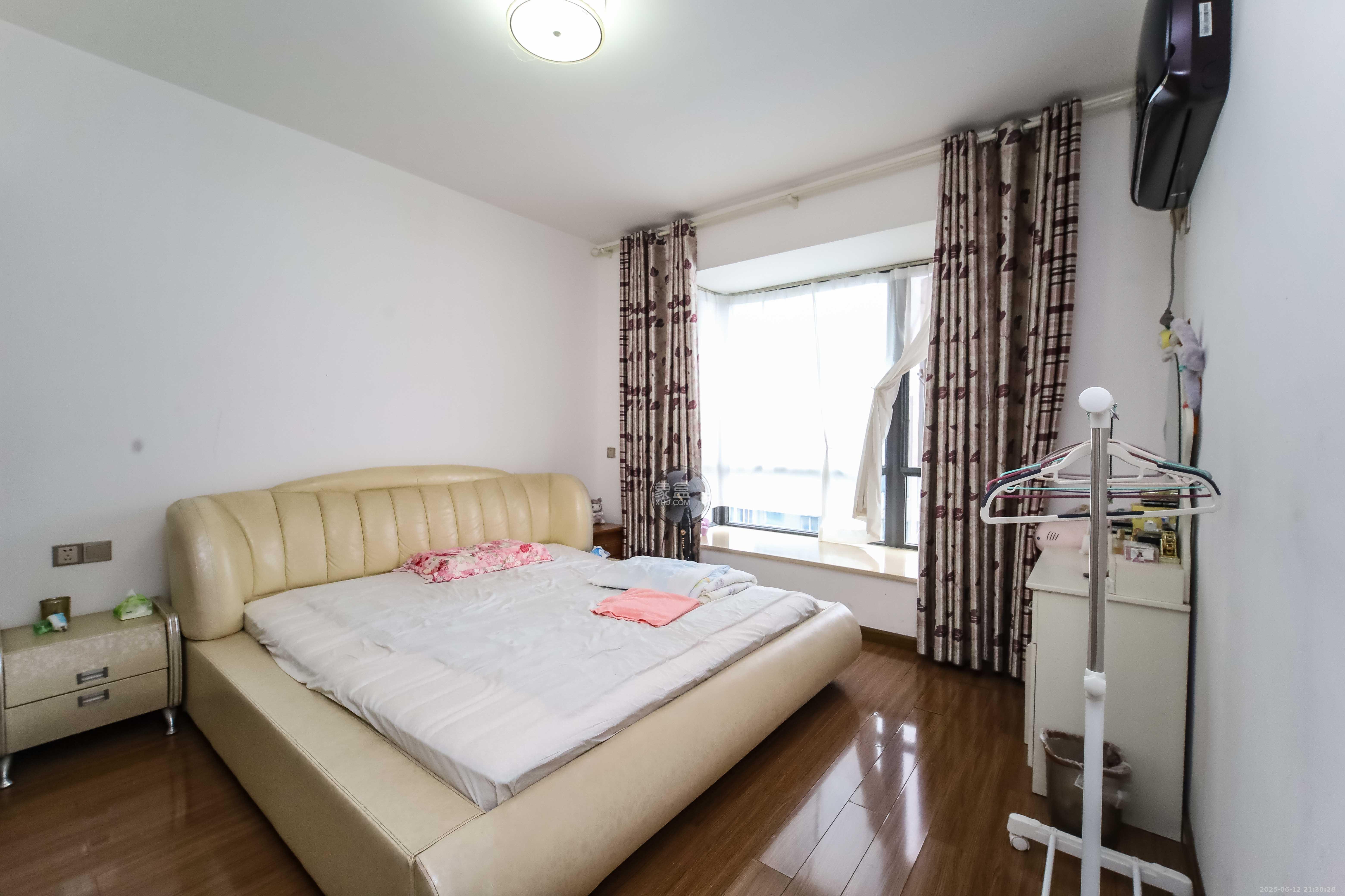 长房东郡 3室2厅2卫 112.0万 长房东郡 3室2厅2卫 112.0万卧室