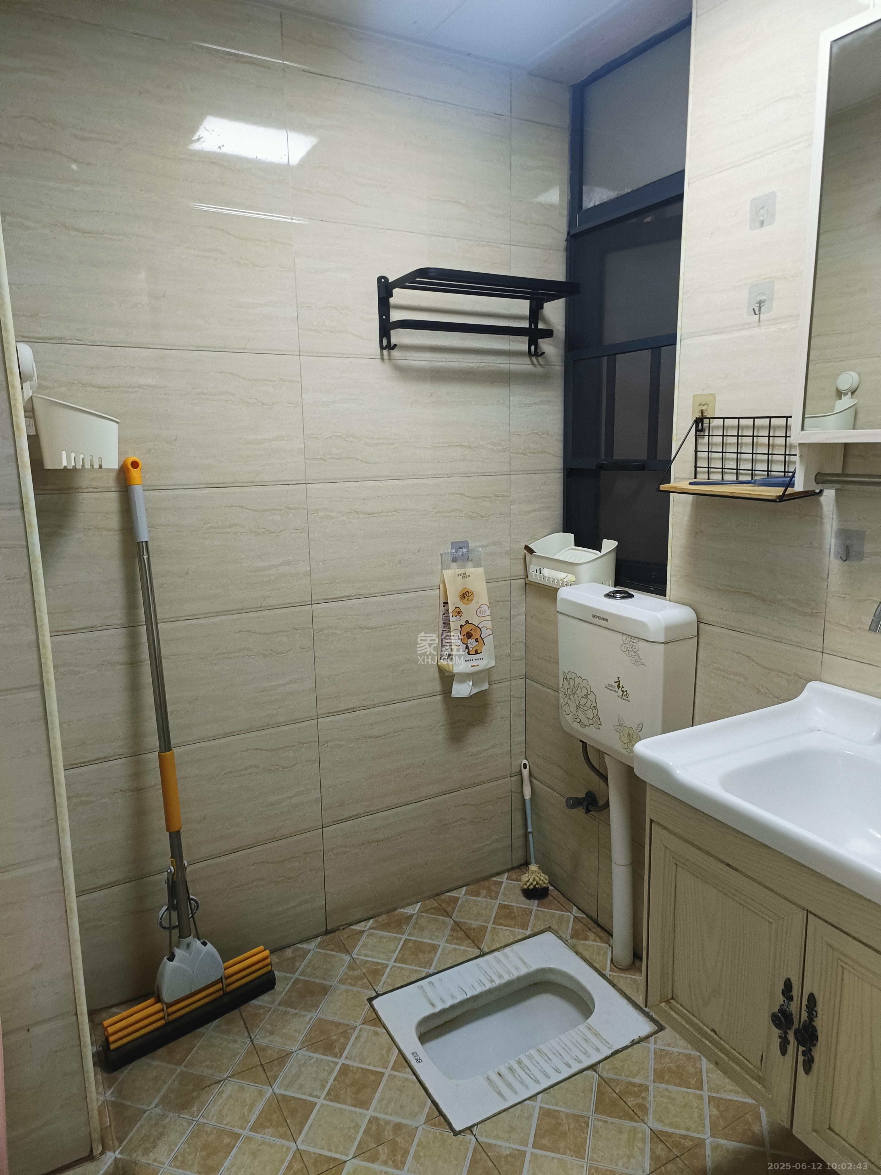 中建芙蓉工社  1室1厅1卫   1700.00元/月室内图