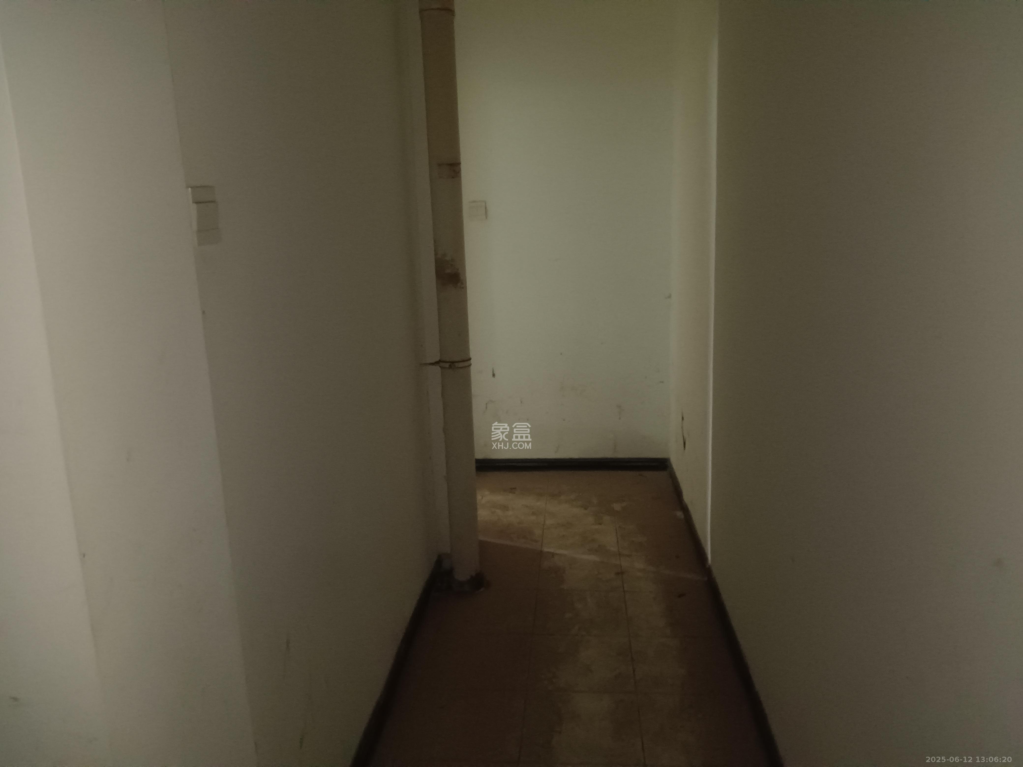 鸿景苑 3室2厅1卫 7000.0元/月 鸿景苑 3室2厅1卫 7000.0元/月室内图